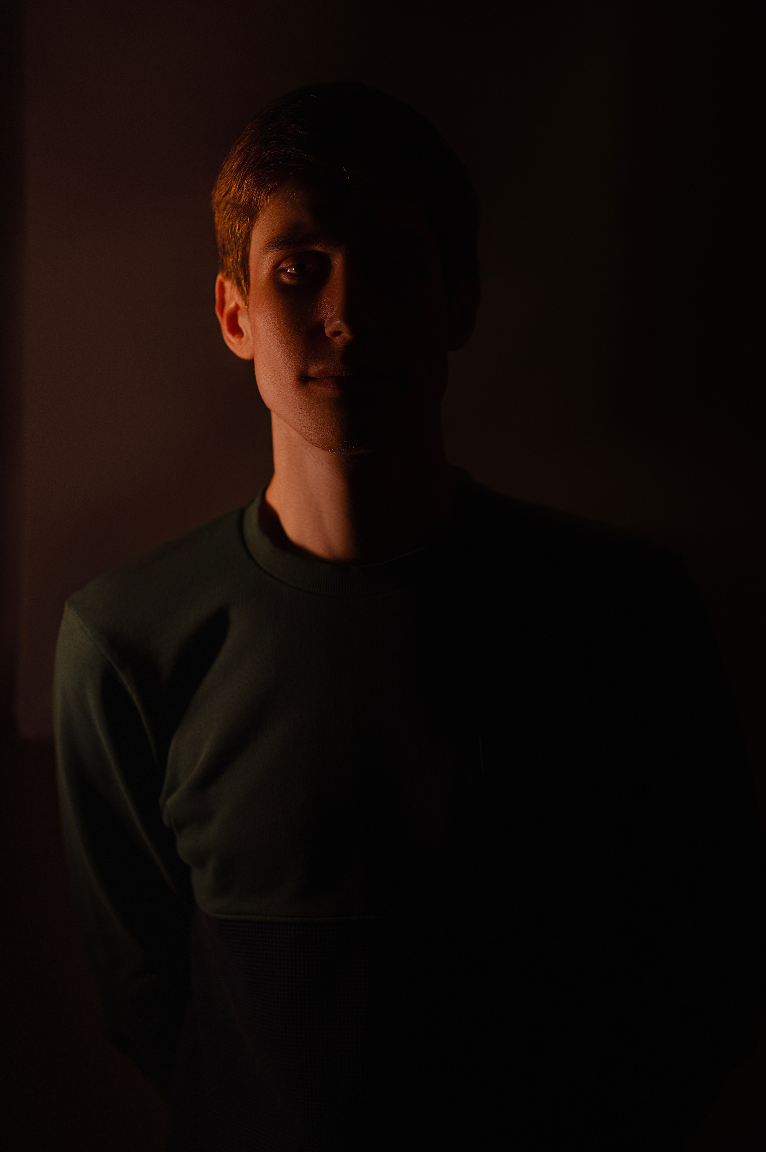 Минималистичный мужской портрет. Фотограф Елизавета Жуйкова | Фотосессии в Волгодонске: портретные, лав стори, семейные