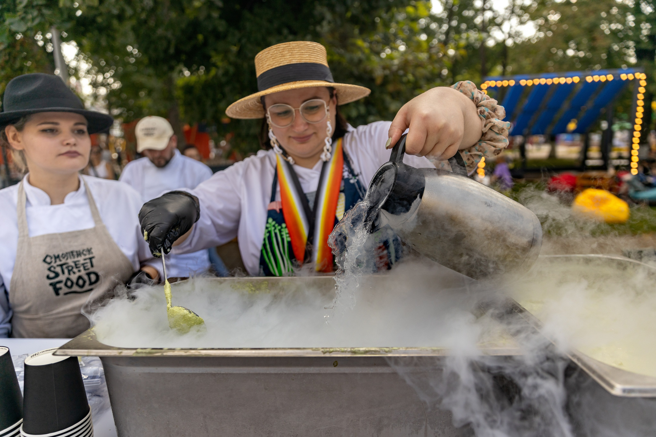 Калуга. Улица. Еда. Фотограф Виталий Верескун. Козельск-Калуга