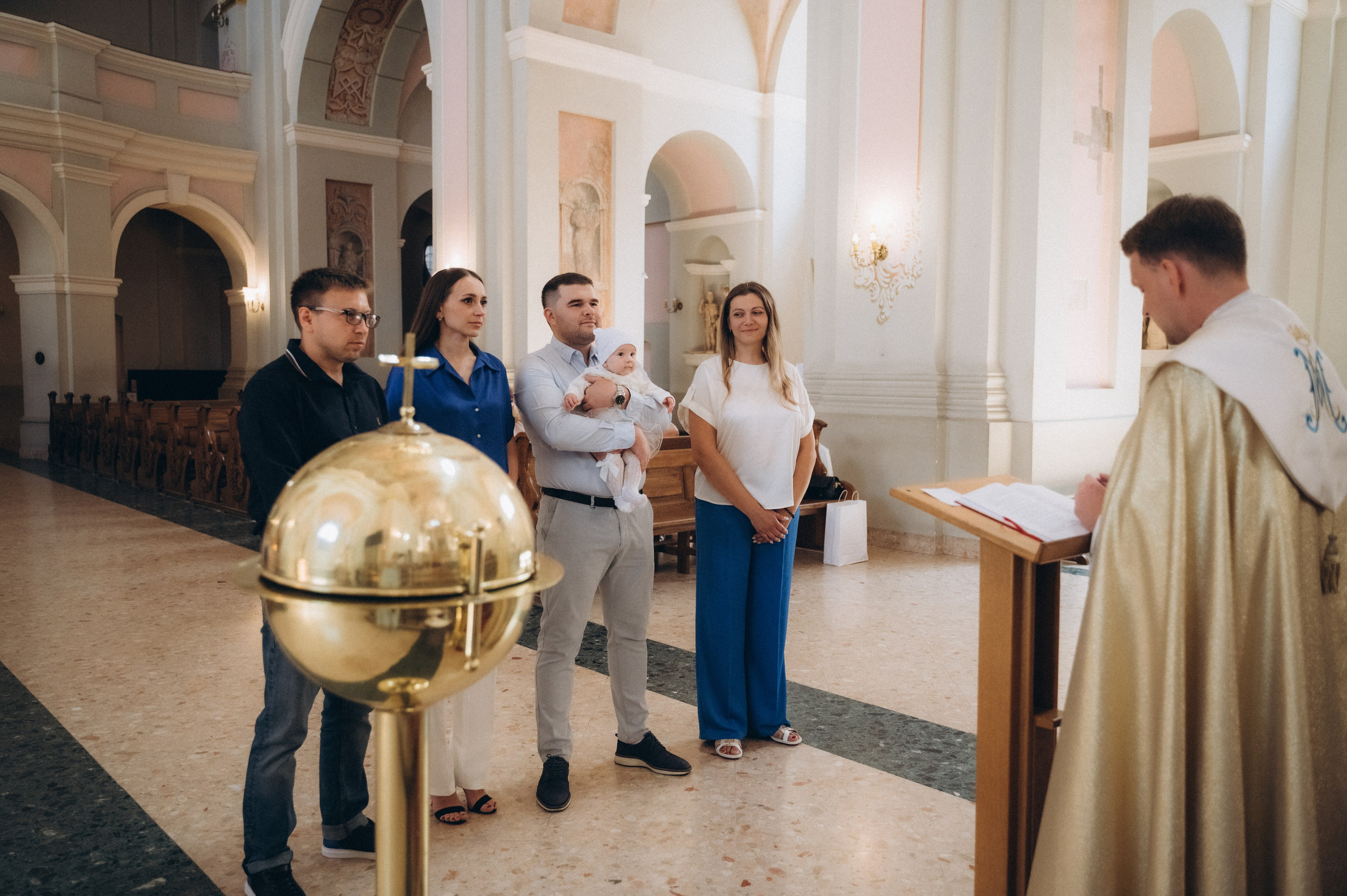 Крещение Василисы Архикафедральный костел Имени Пресвятой Девы Марии. Семейный фотограф в Минске Дарья Дреко