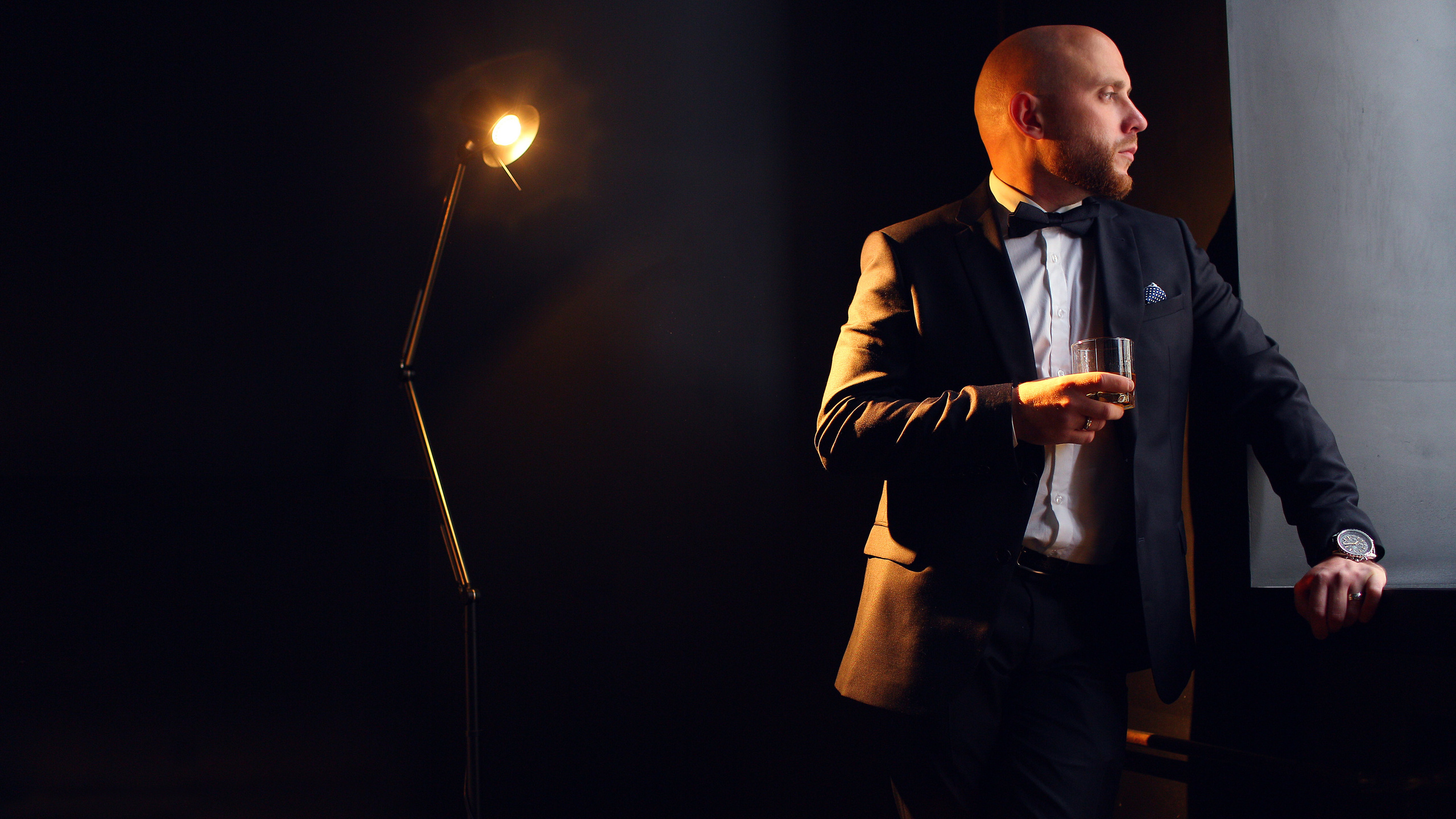 Утро жениха в апартаментах Мама Ро. Мужской портрет.