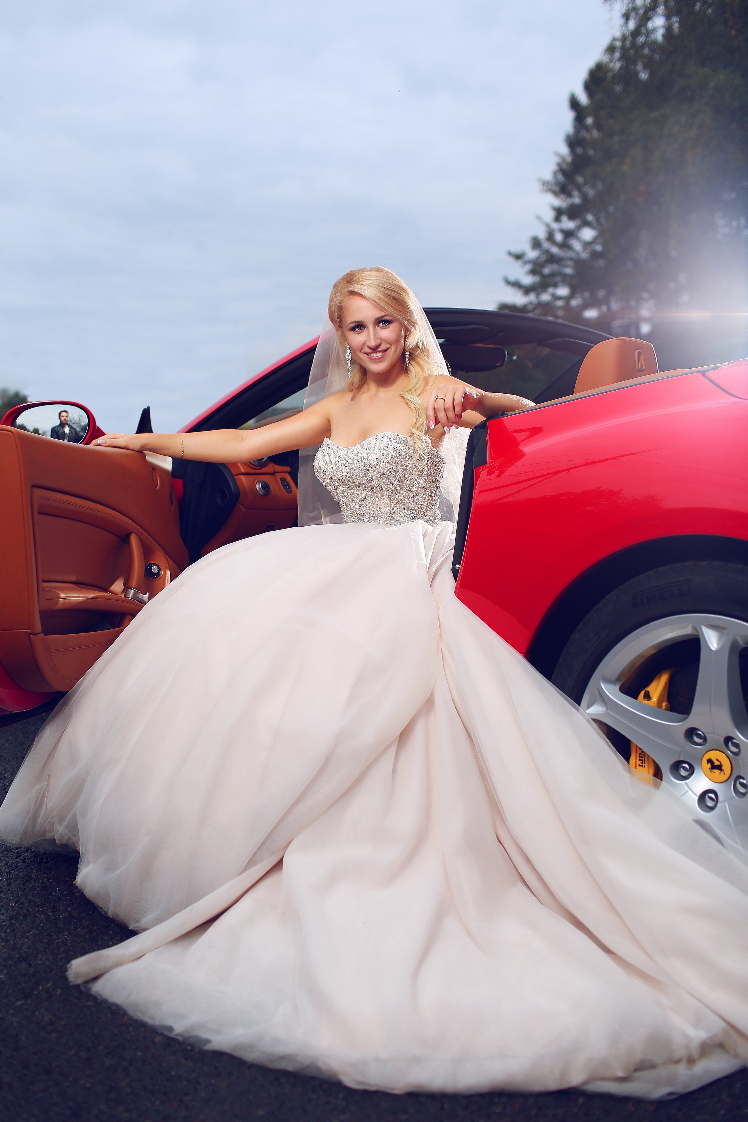 Люксовый автомобиль на свадьбе 