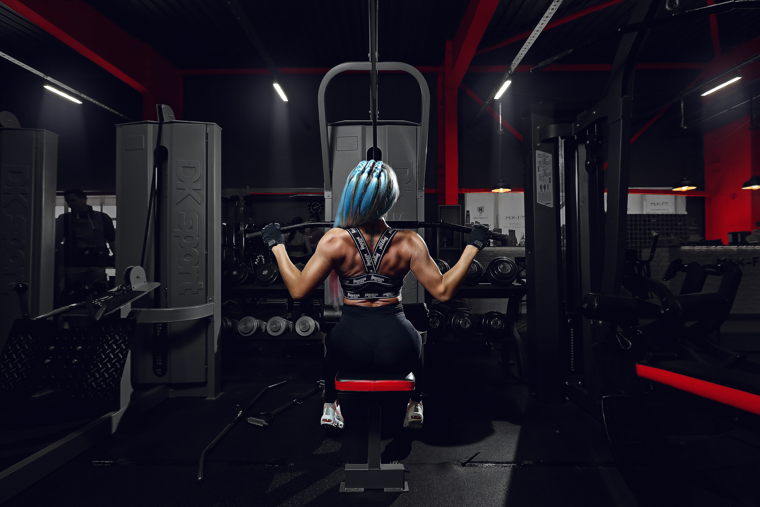 Фитнес съемка девушки в спорт клубе CrossFit Раменское.