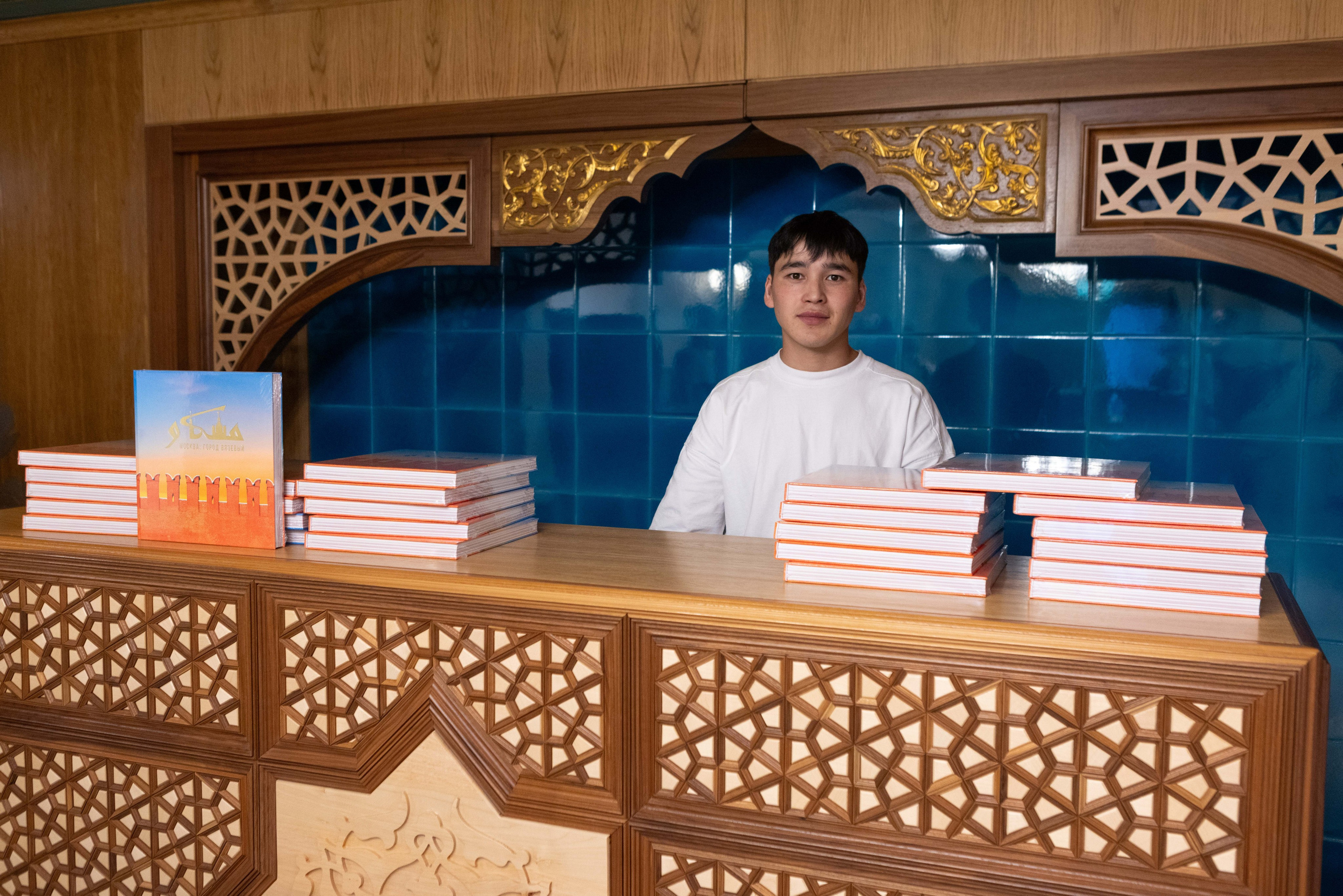 Репортаж с презентации книги — «Москва: город вязевый». Рекламный, предметный, репортажный, семейный фотограф и художник в Москве