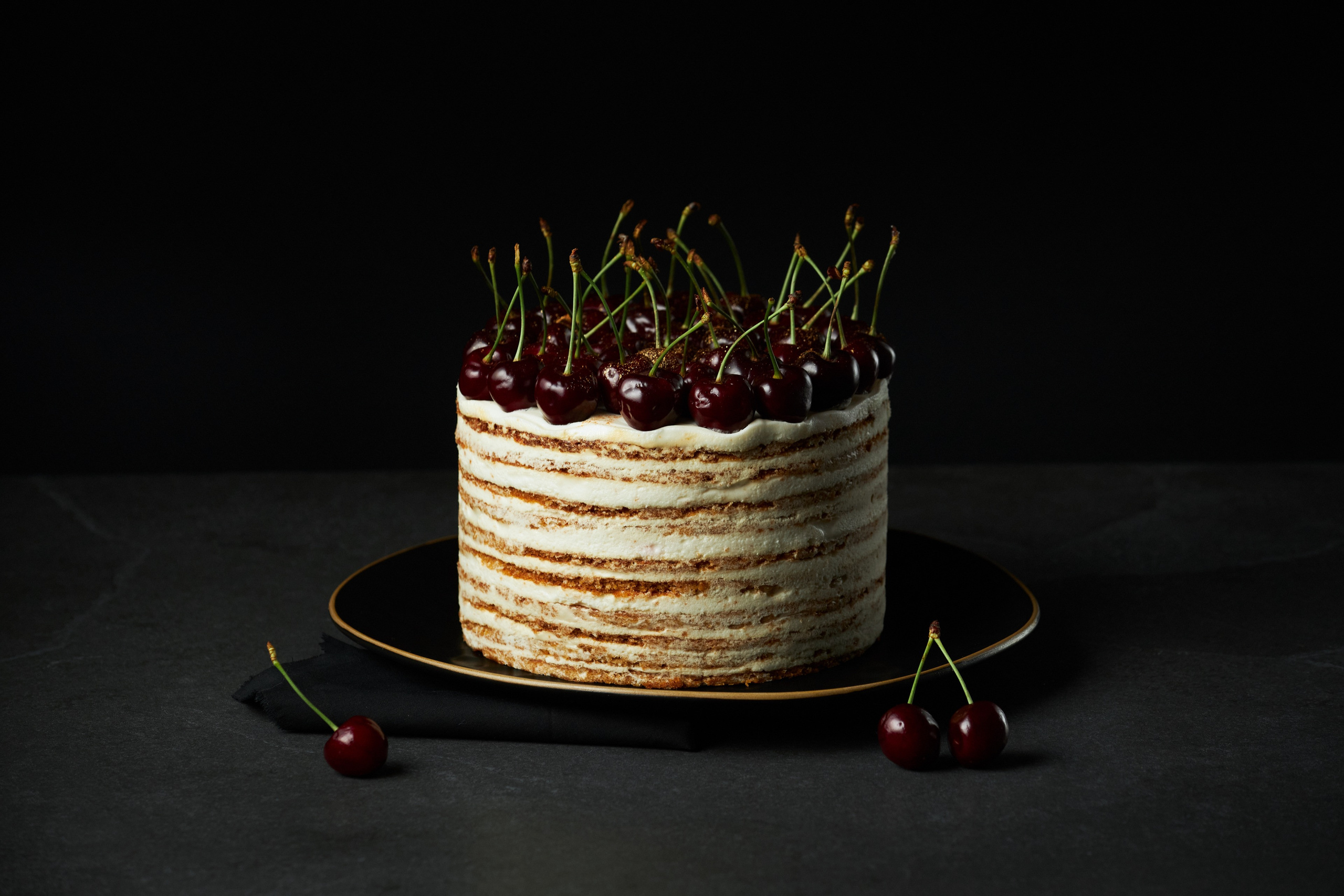 Honey cakes. Commercial photographer | Anton Ermakov