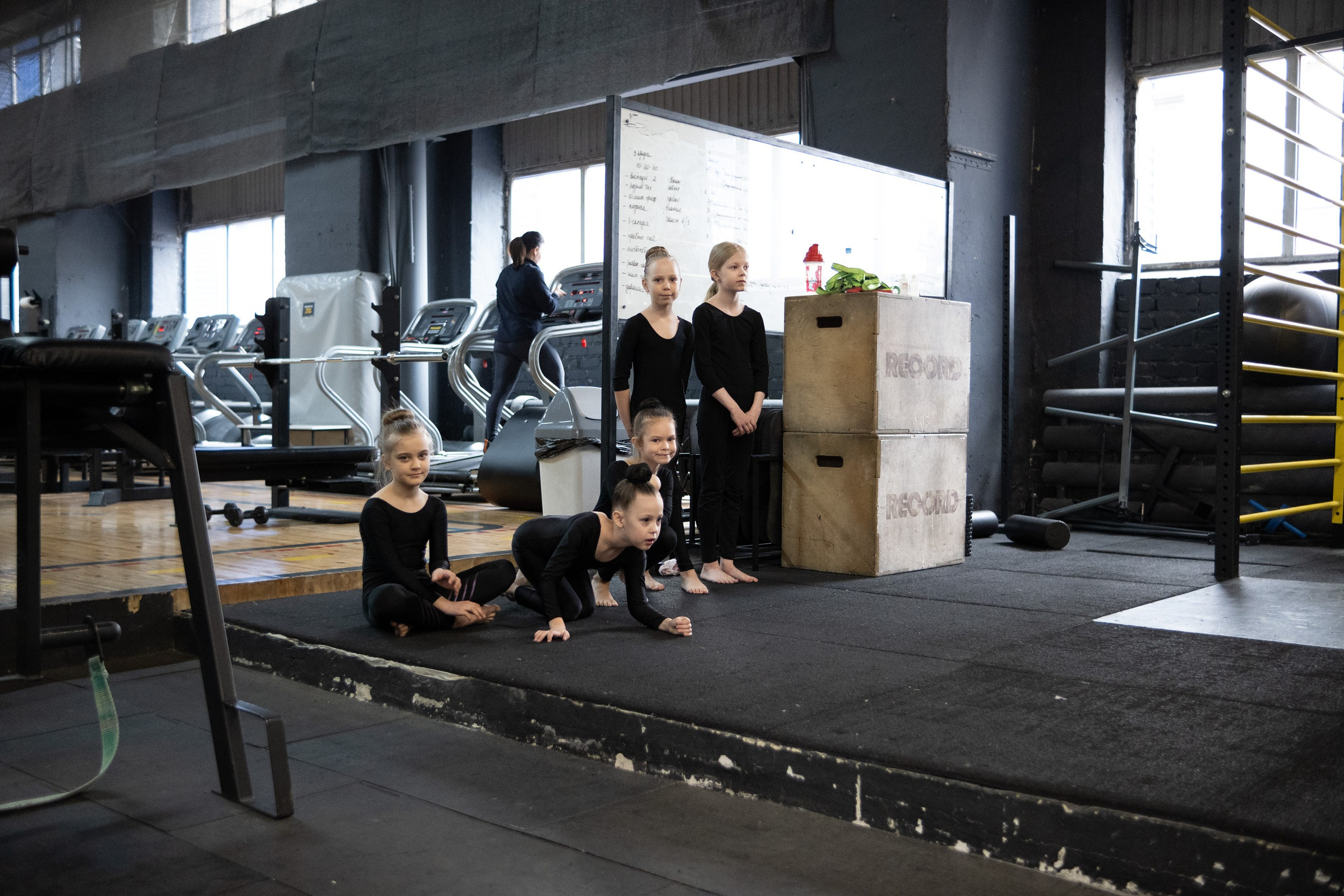 Внутриклубные соревнования по воздушной гимнастике 02.04.23