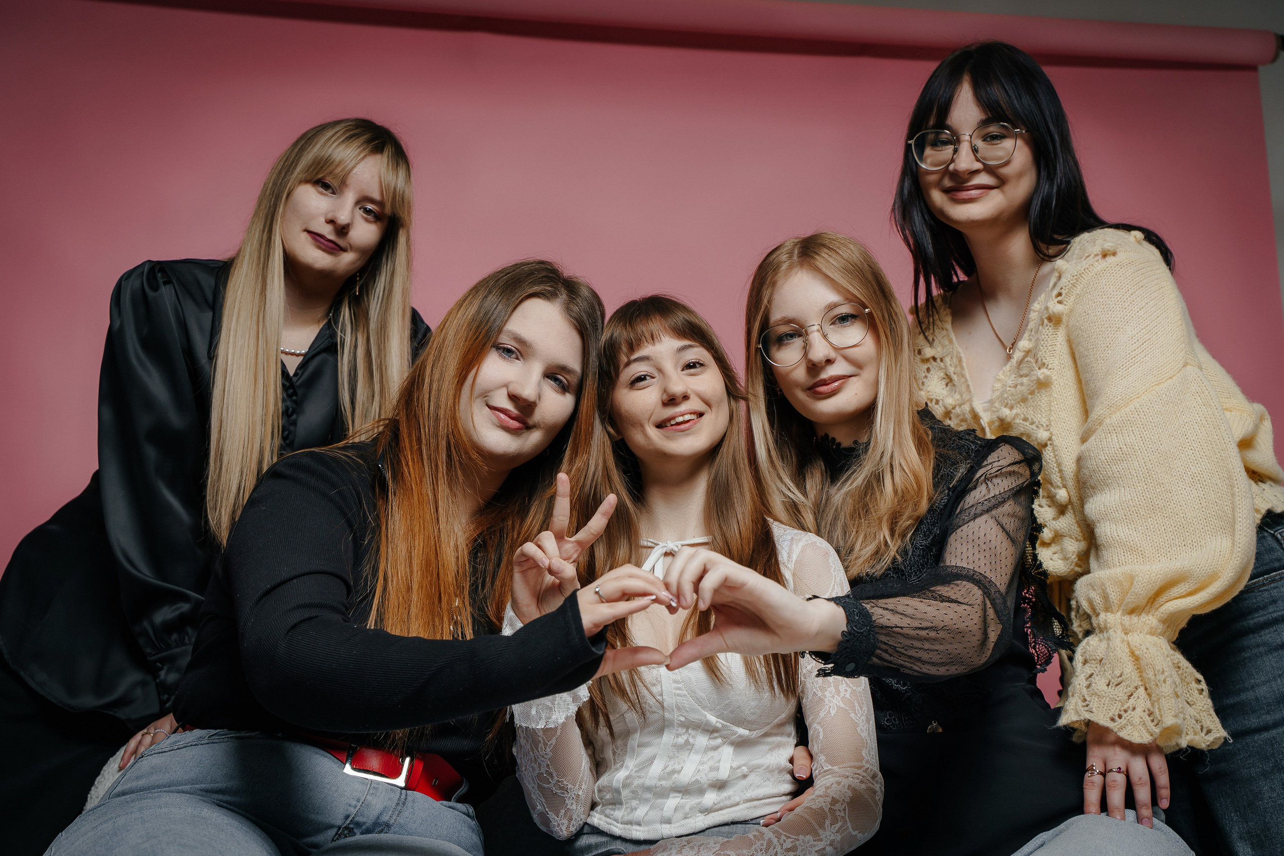 Школьная фотосессия в студии. Контент-фотограф Власова Валентина, г. Ейск, ст. Старощербиновская