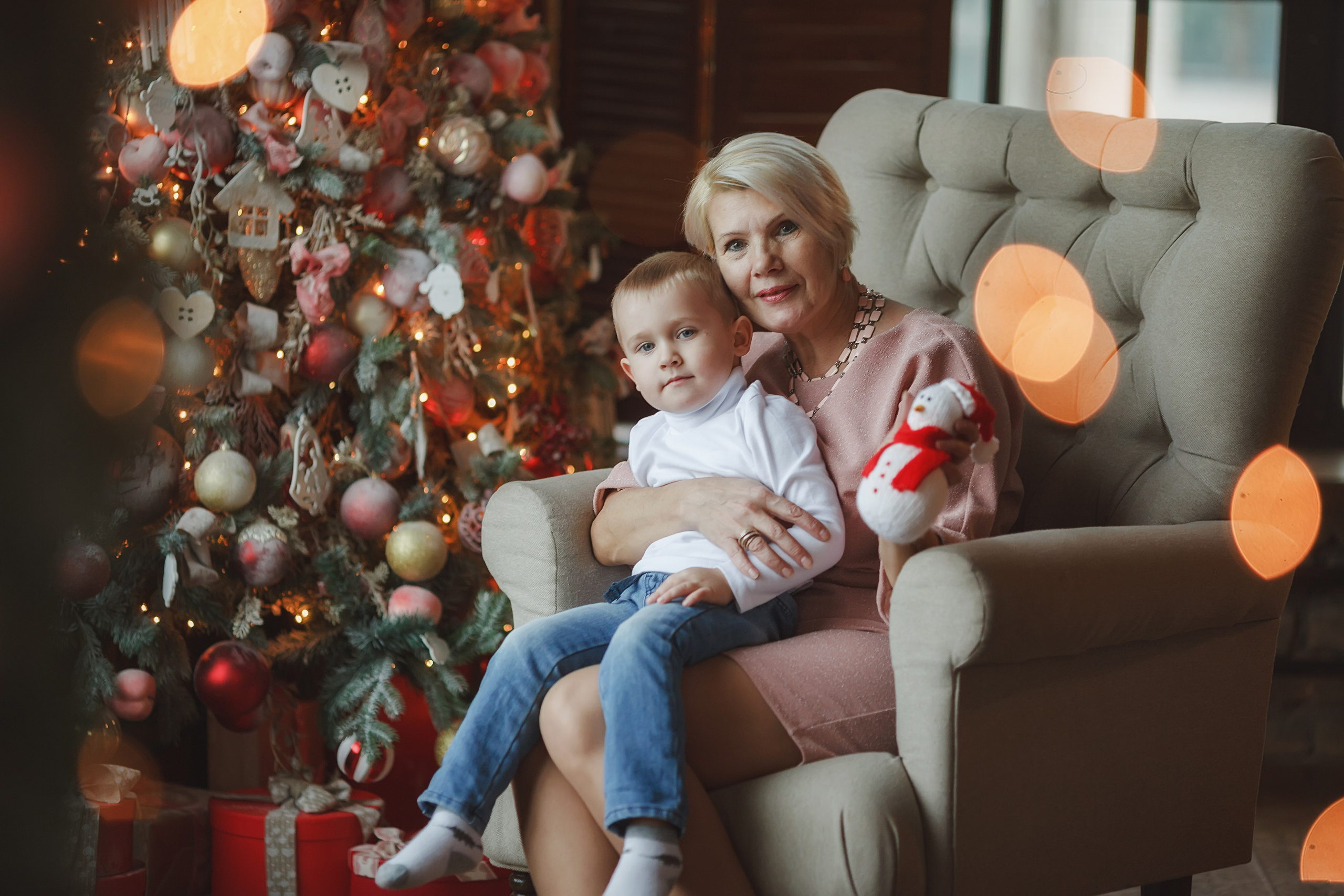Семья у елочки. Фотограф в Санкт-Петербурге Знаменская Ирина