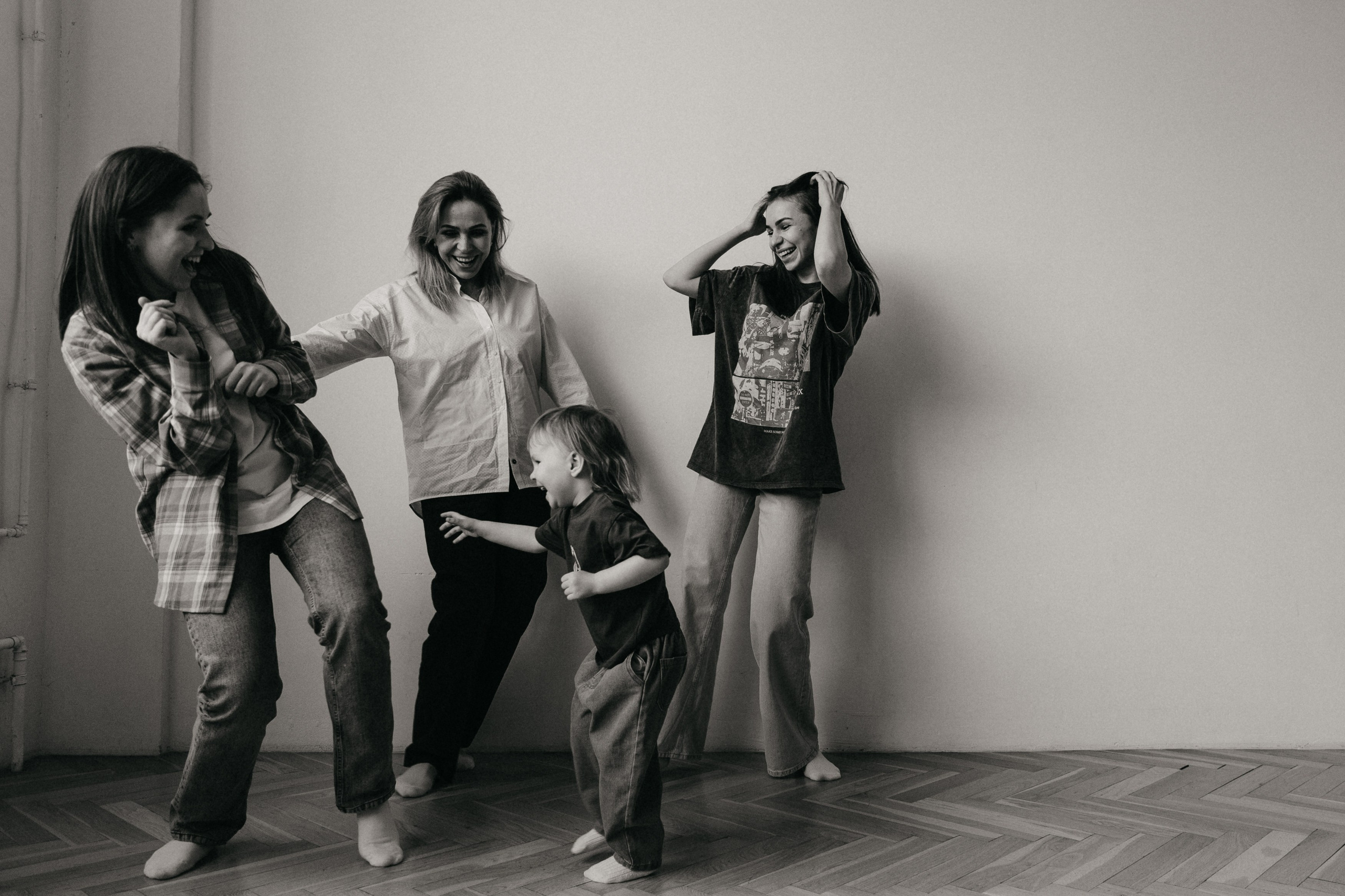 Ксюша, Вика, Светлана, Соня. Главная