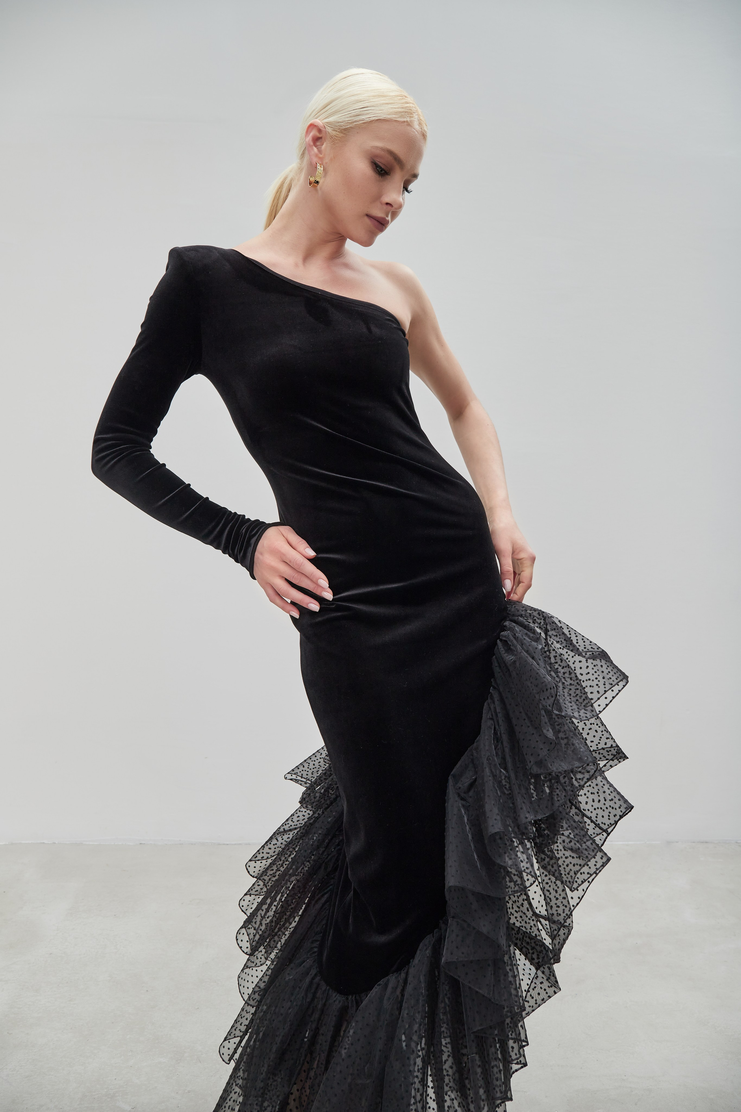 "Профессиональная каталожная фотосъемка товаров для e-commerce и интернет-магазинов""Высококачественная каталожная съемка одежды и аксессуаров с белым фоном""Рекламная каталожная фотосъемка для маркетинга продуктов и брендов""Студийная каталожная съемка с детальной проработкой текстур и материалов""Коммерческая каталожная фотосъемка для каталогов и онлайн-платформ""Фотография каталожной съемки с акцентом на дизайн и презентацию товаров""Предметная каталожная съемка для увеличения продаж в e-commerce""Профессиональная каталожная фотосъемка с использованием студийного освещения""Рекламные фото каталожной съемки для сайтов и социальных сетей""Высокоточная каталожная съемка товаров для презентаций и брошюр""Каталожная фотосъемка высокого разрешения для онлайн-магазинов""Коммерческая каталожная съемка с фокусом на качество и детализацию""Студийная каталожная фотосъемка для брендов и ритейла""Фотографии каталожной съемки для маркетинговых кампаний""Профессиональная каталожная съемка для каталогов и увеличения конверсии" "Профессиональная съемка на модели для модных брендов и рекламы""Высококачественная фотосъемка на модели с креативным освещением и позами""Рекламная съемка на модели для каталогов одежды и аксессуаров""Студийная съемка на модели с акцентом на стиль и индивидуальность""Коммерческая фотосъемка на модели для fashion-индустрии""Фотография съемки на модели с профессиональным ретуши для журналов""Модная съемка на модели для продвижения бренда и коллекций""Профессиональная съемка на модели с использованием естественного света""Рекламные фото съемки на модели для социальных сетей и веб-сайтов""Высокоточная фотосъемка на модели для портфолио и презентаций""Съемка на модели высокого разрешения для модных кампаний""Коммерческая съемка на модели с фокусом на тренды и дизайн""Студийная фотосъемка на модели для e-commerce и маркетинга""Фотографии съемки на модели для брендов и увеличения продаж""Профессиональная модная съемка на модели для каталогов и рекламы"