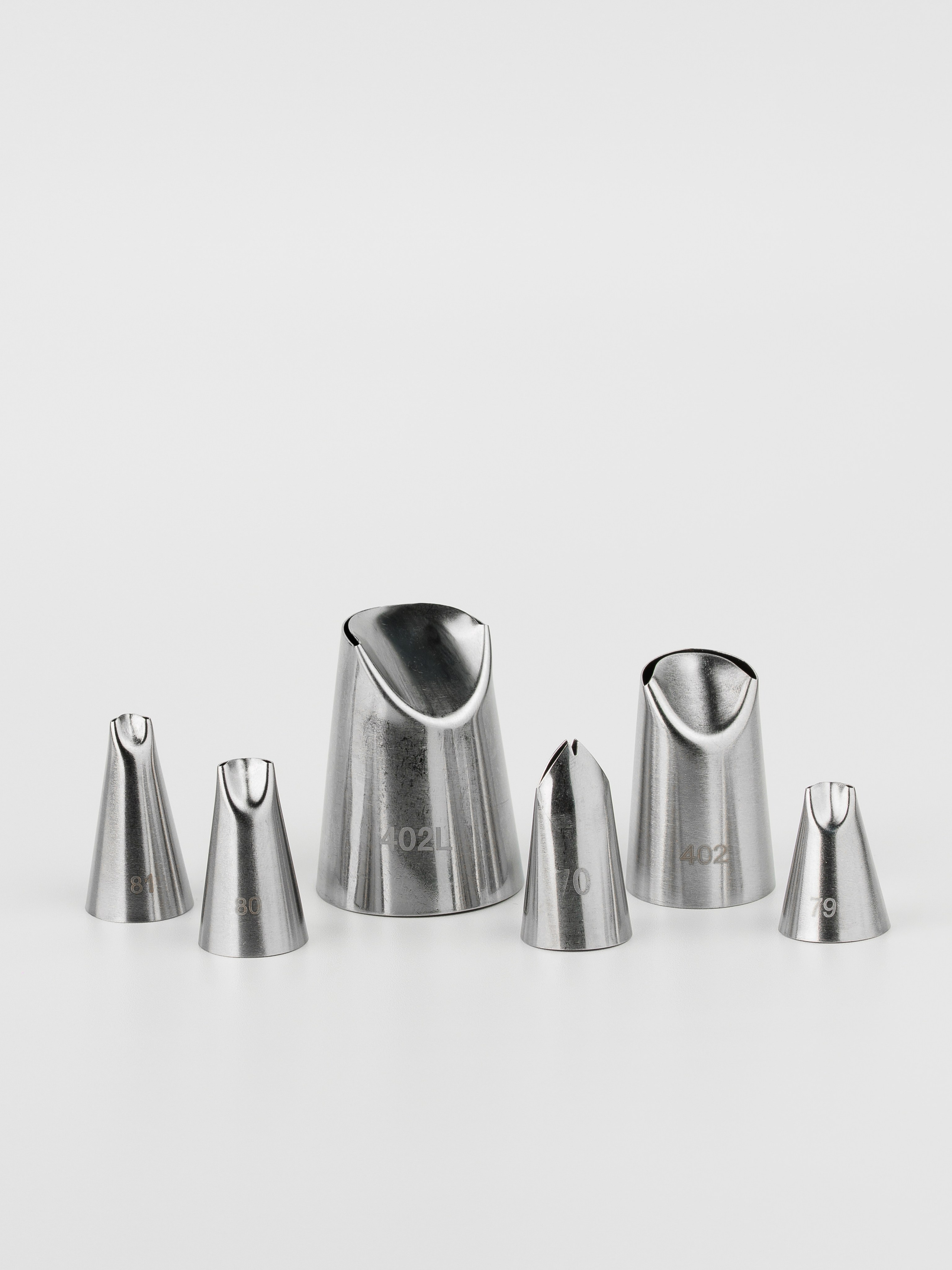 кондитерские насадки на белом фоне для маркетплейса