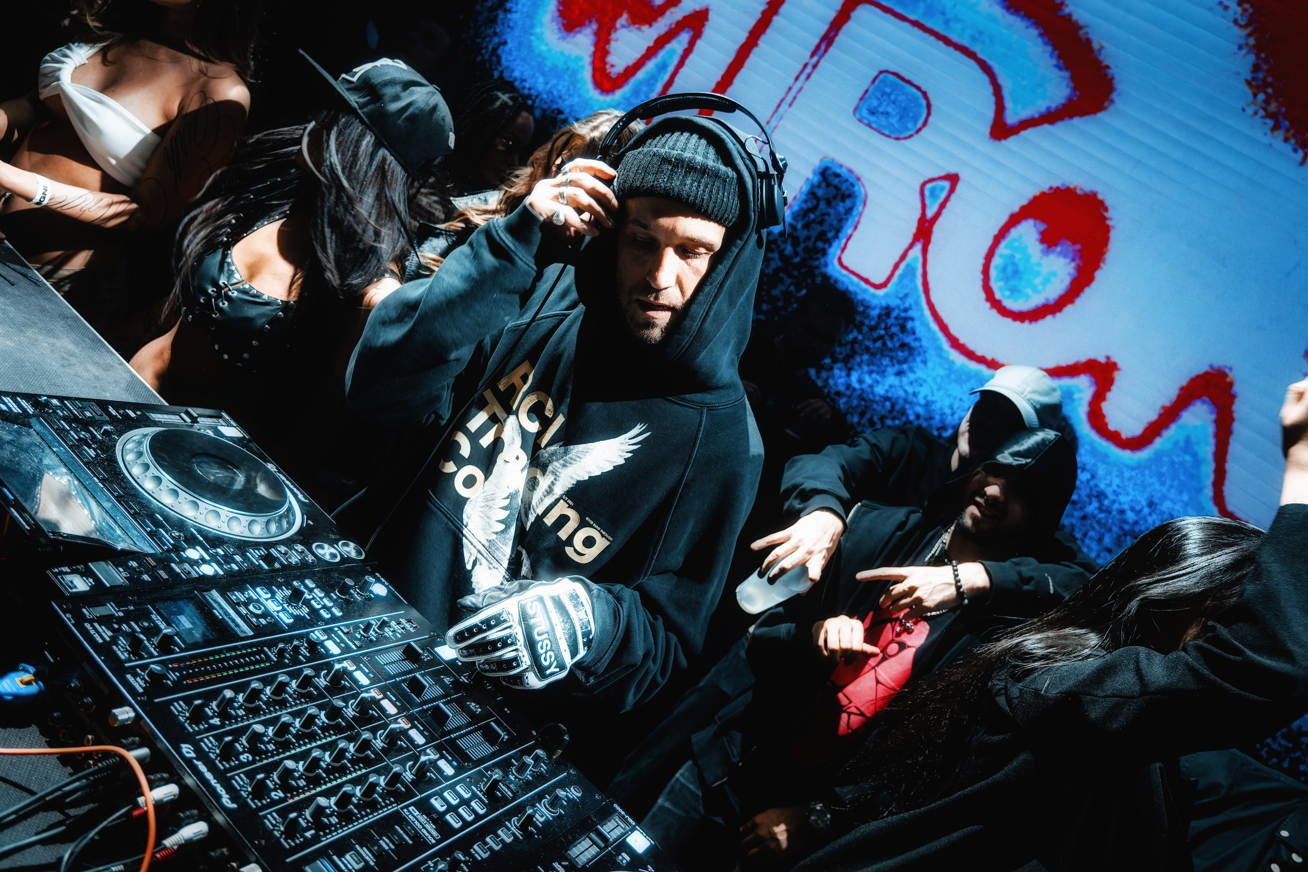 AVG x Desiigner в Tau 21.02.2025. Репортажный фотограф и видеограф в Москве