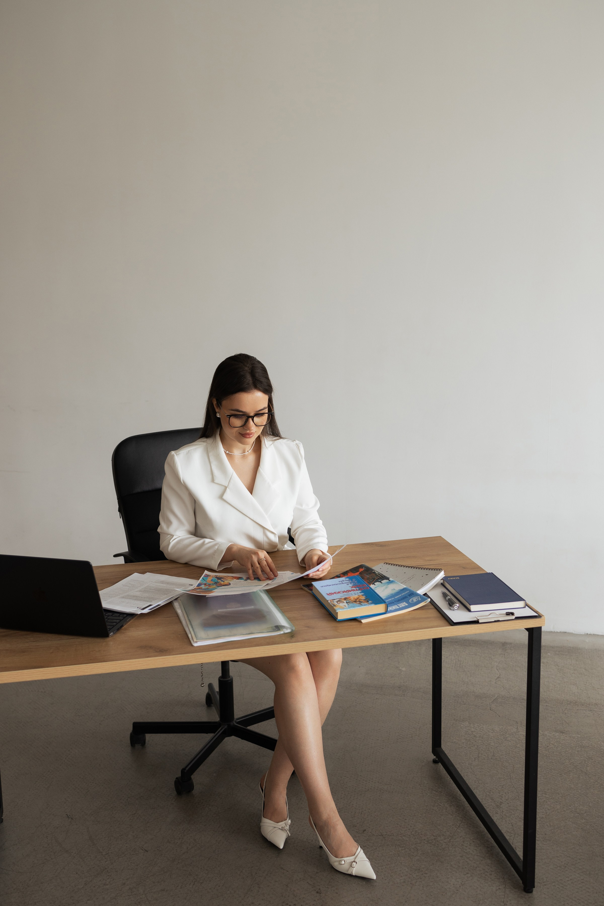 Деловой портрет. Портретный фотограф СПб, женский фотограф, минимализм и эстетика
