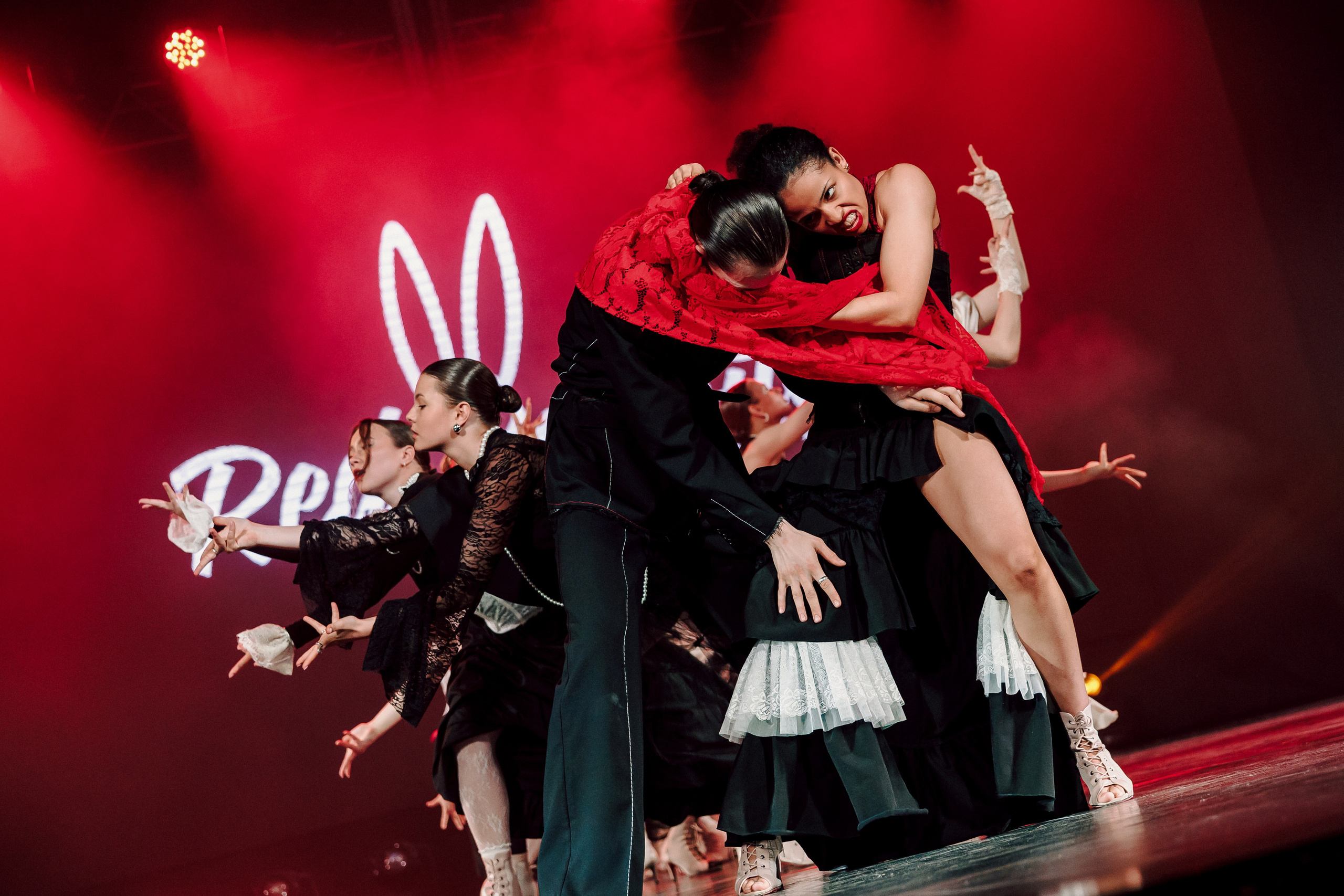 Отчётный концерт танцевальной школы «Red Rabbits» 2025. Лёшка Варзегов — фотограф
