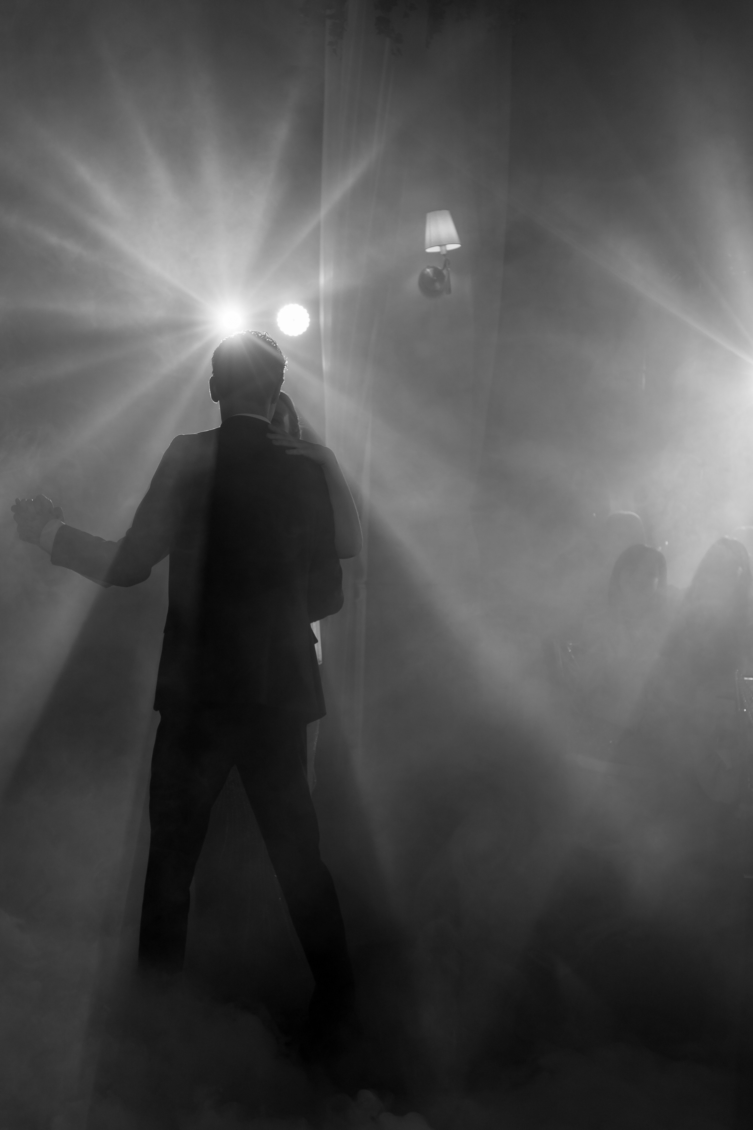 ПЕРВЫЙ ТАНЕЦ МОЛОДЫХ НА БАНКЕТЕ. ТРОГАТЕЛЬНЫЙ МОМЕНТ (СНЯТО В СИБИРЕ В НИЖНЕВАРТОВСКЕ). Профессиональный фотограф, Санкт-Петербург — Виктория Богомолова