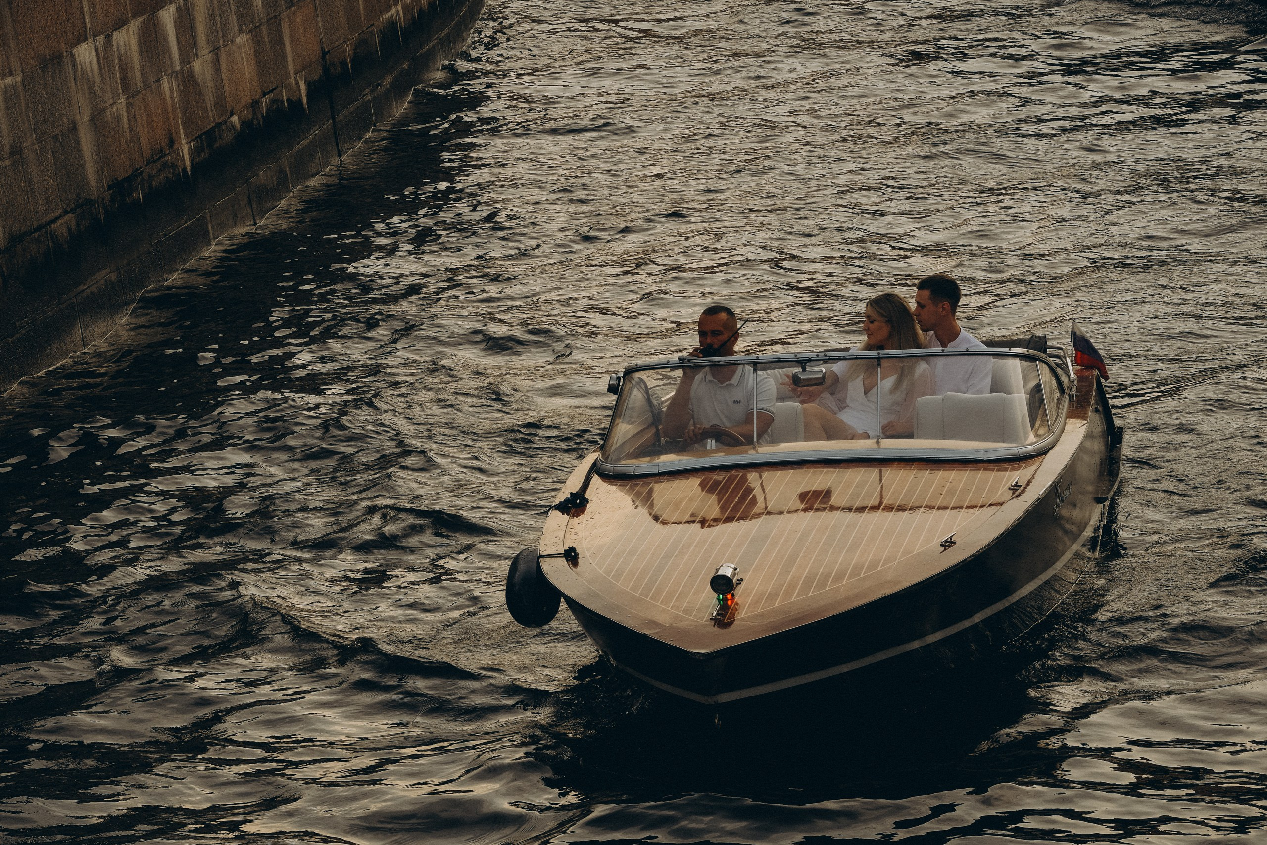 СВАДЕНБНАЯ СЬЕМКА НА КАТЕРЕ ПО КАНАЛАМ САНКТ-ПЕТЕРБУРГА И В АКВАТОРИИ НЕВЫ. Профессиональный фотограф, Санкт-Петербург — Виктория Богомолова