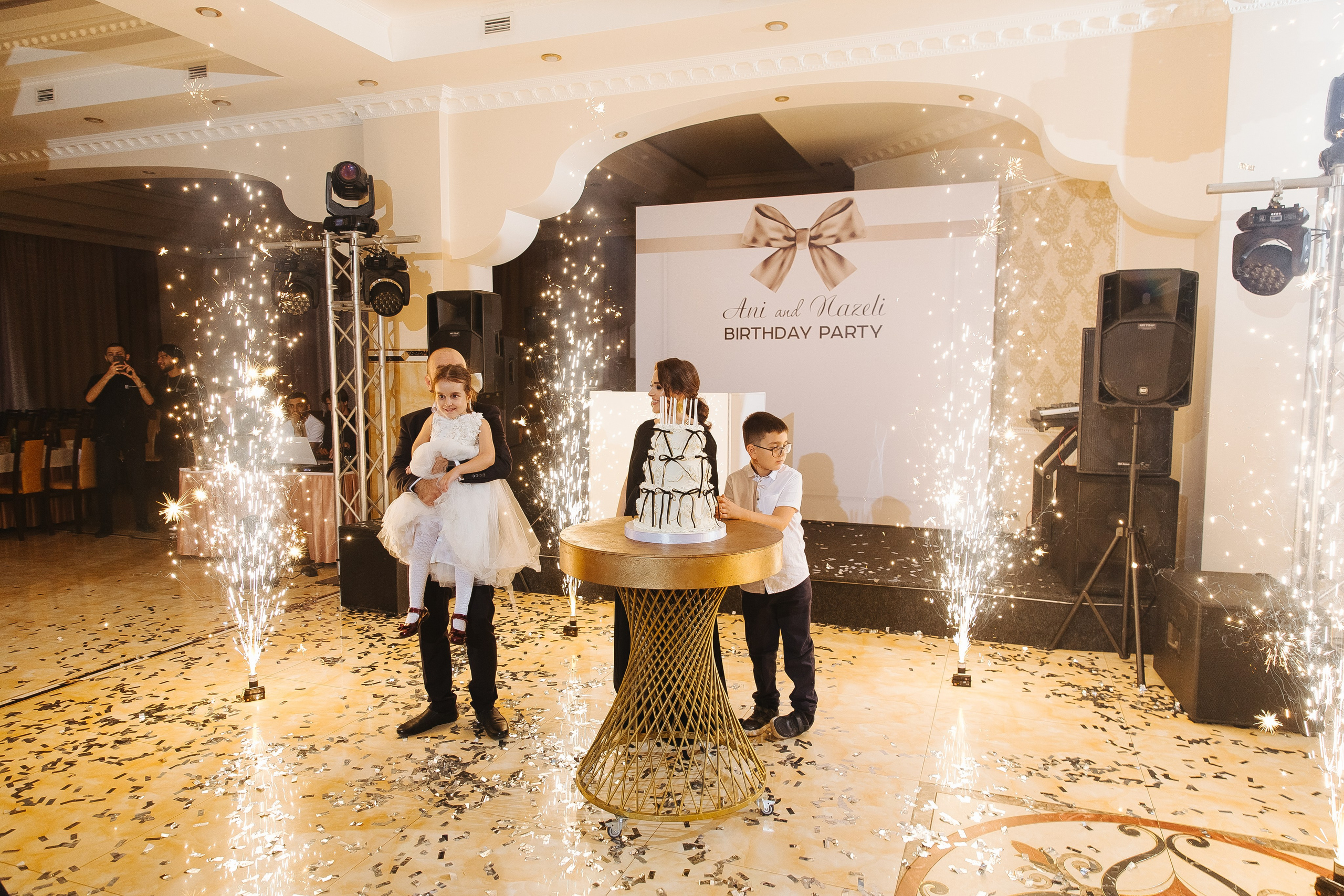 Ани и Назели. 35&5 День рождения, «Янтарь». Фотограф в Красноярске Надежда Воскресенская