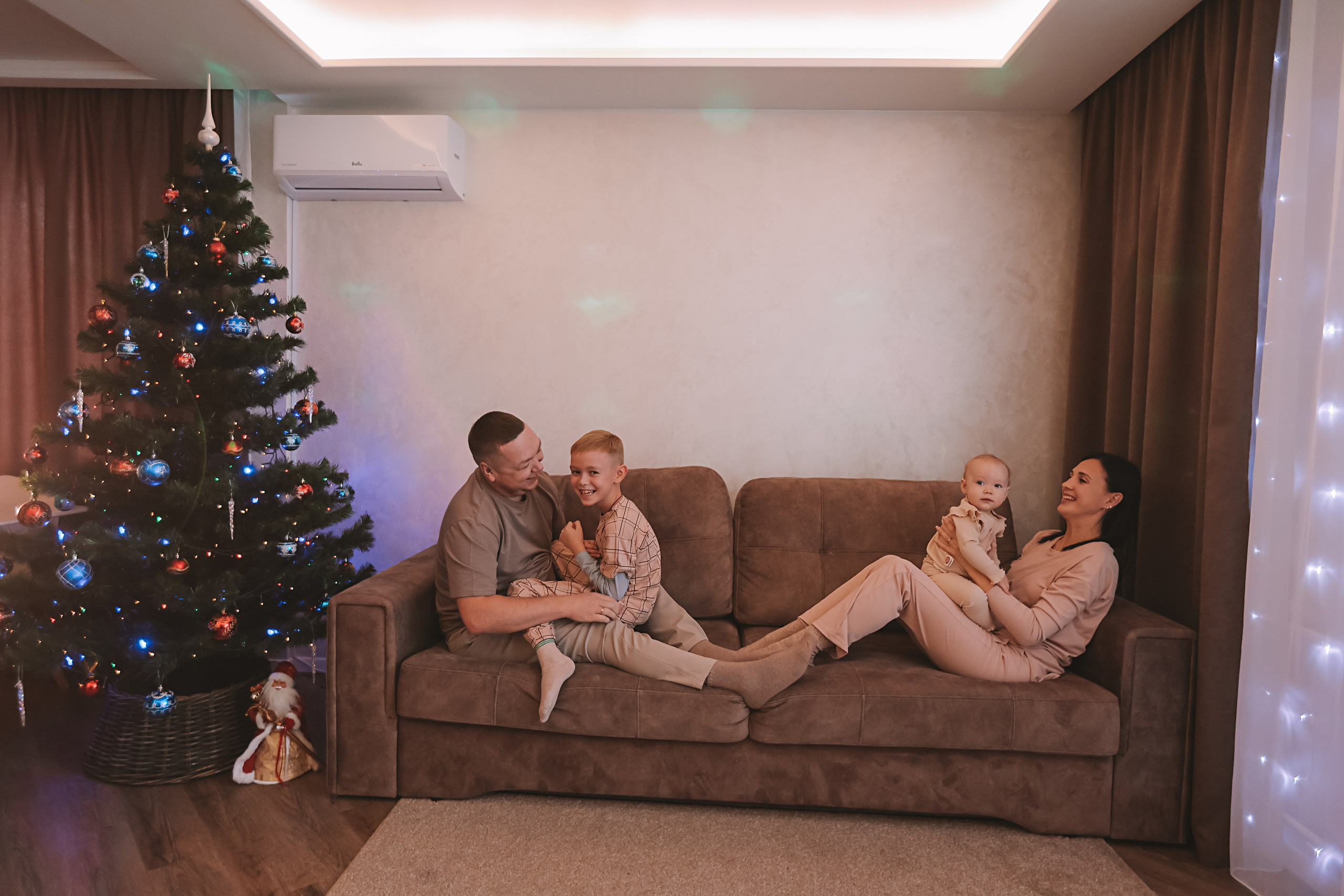 Дома. Семейный фотограф Тюмень, фотограф на роды Салмина Мария