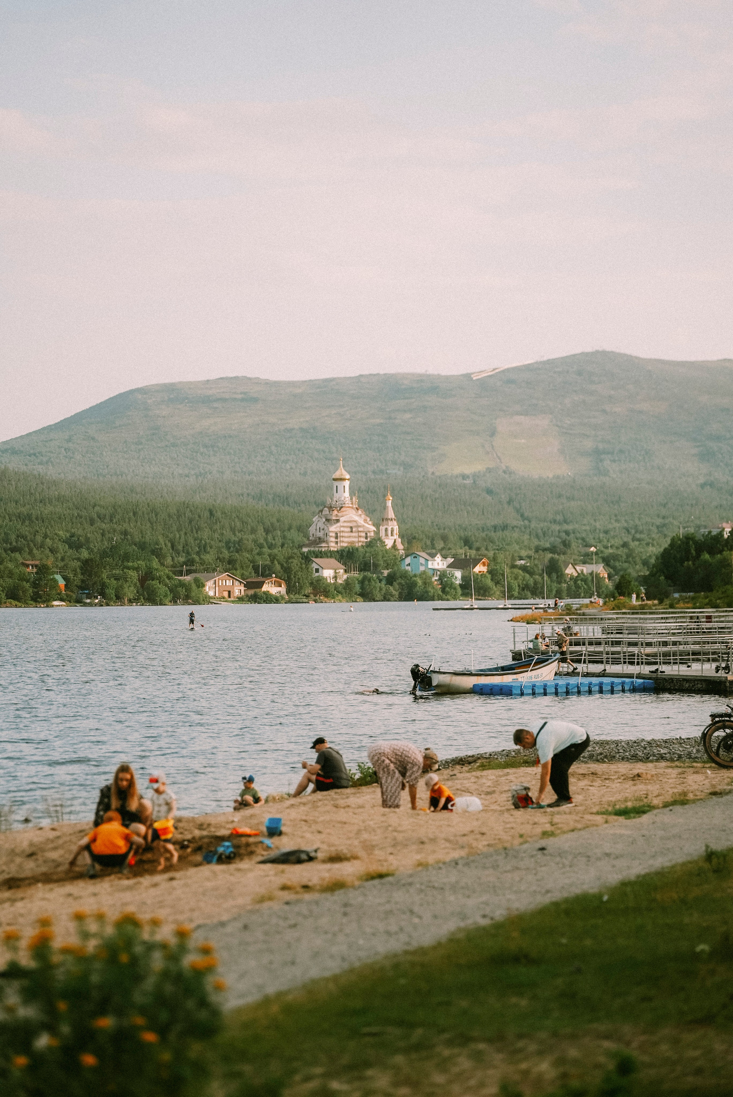 2025. Стрит-фотография, полная абсурда, идиотизма и красоты