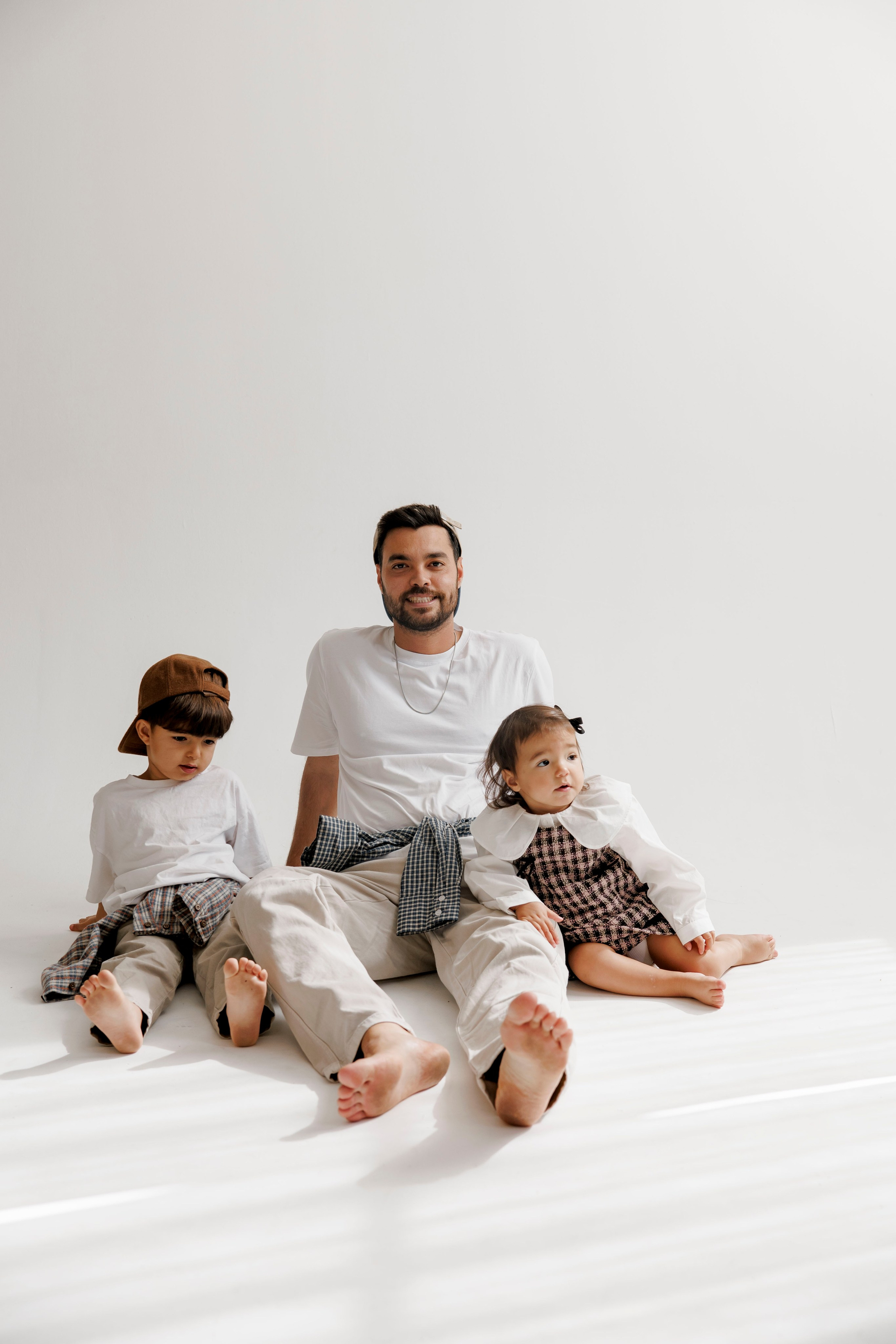 Family photoshoot inside the studio. Wedding and family photographer