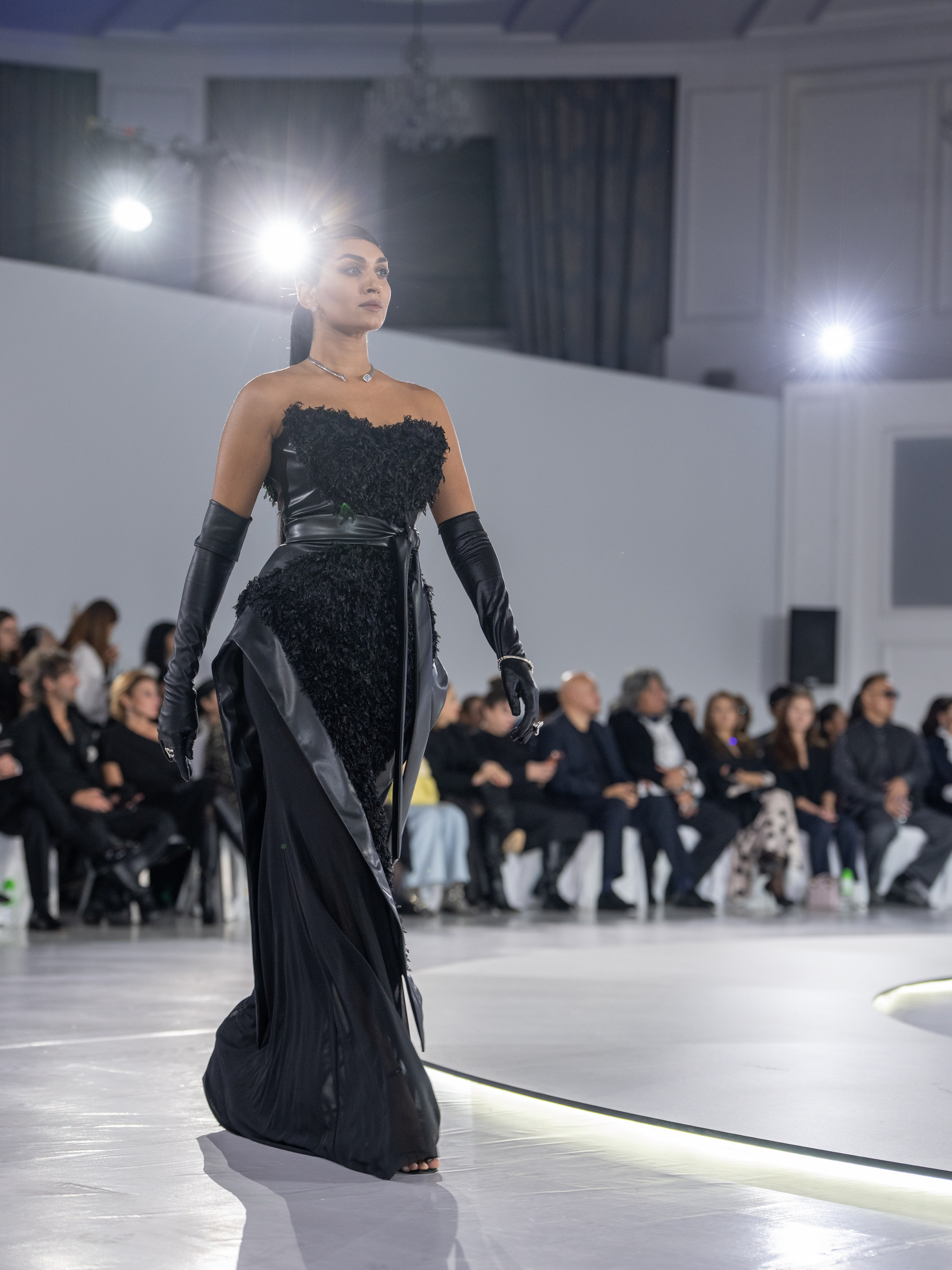 Дизайнер Arunaz. Сайт Алматинского НЮ АРТ, будуар и фэшн фотографа Дениса Карпенко