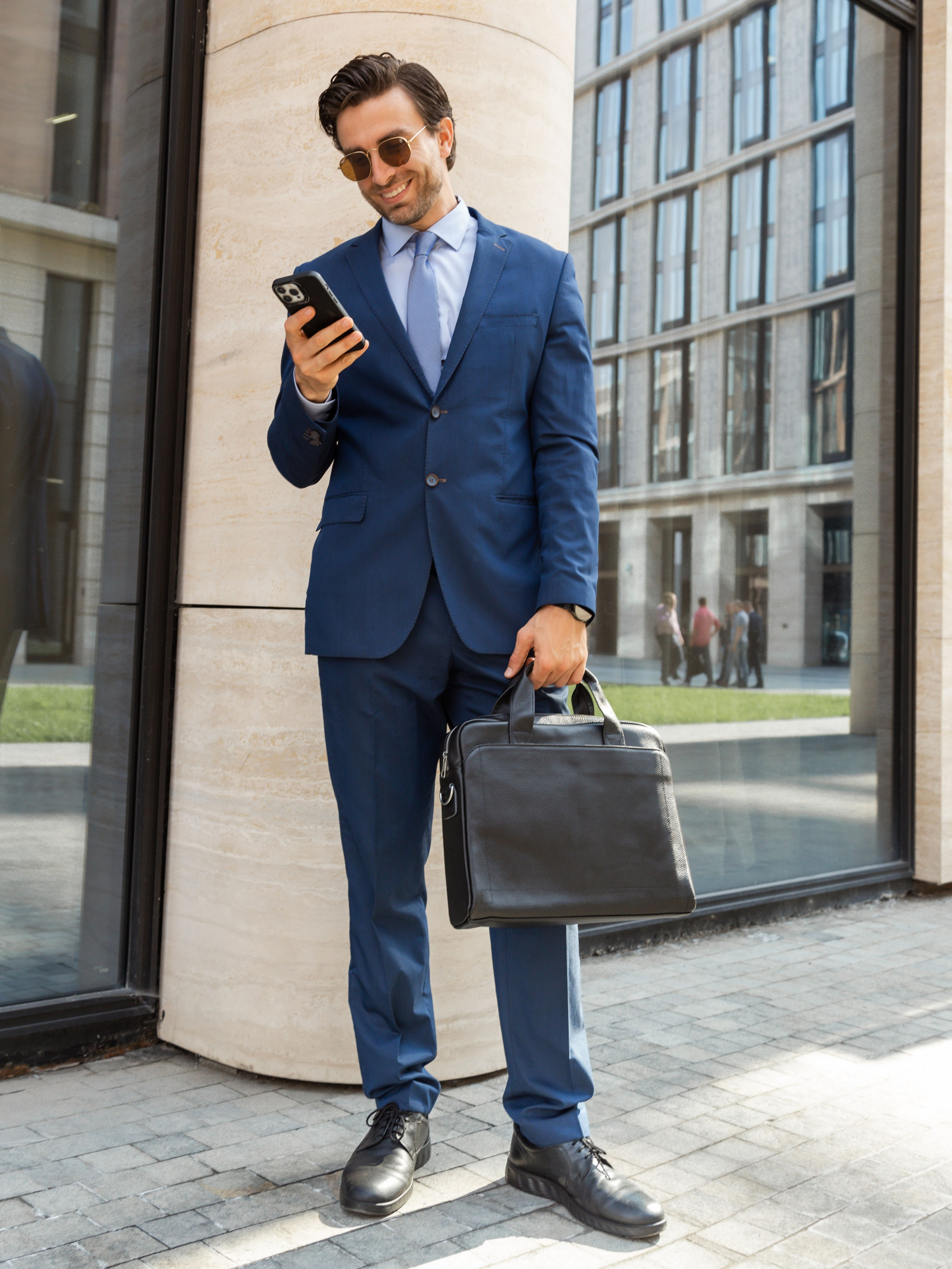 Коммерческая фотосессия мужских сумок для маркетплейсов и социальных сетей. Fashion фотограф в Санкт-Петербурге Савинова Ирина