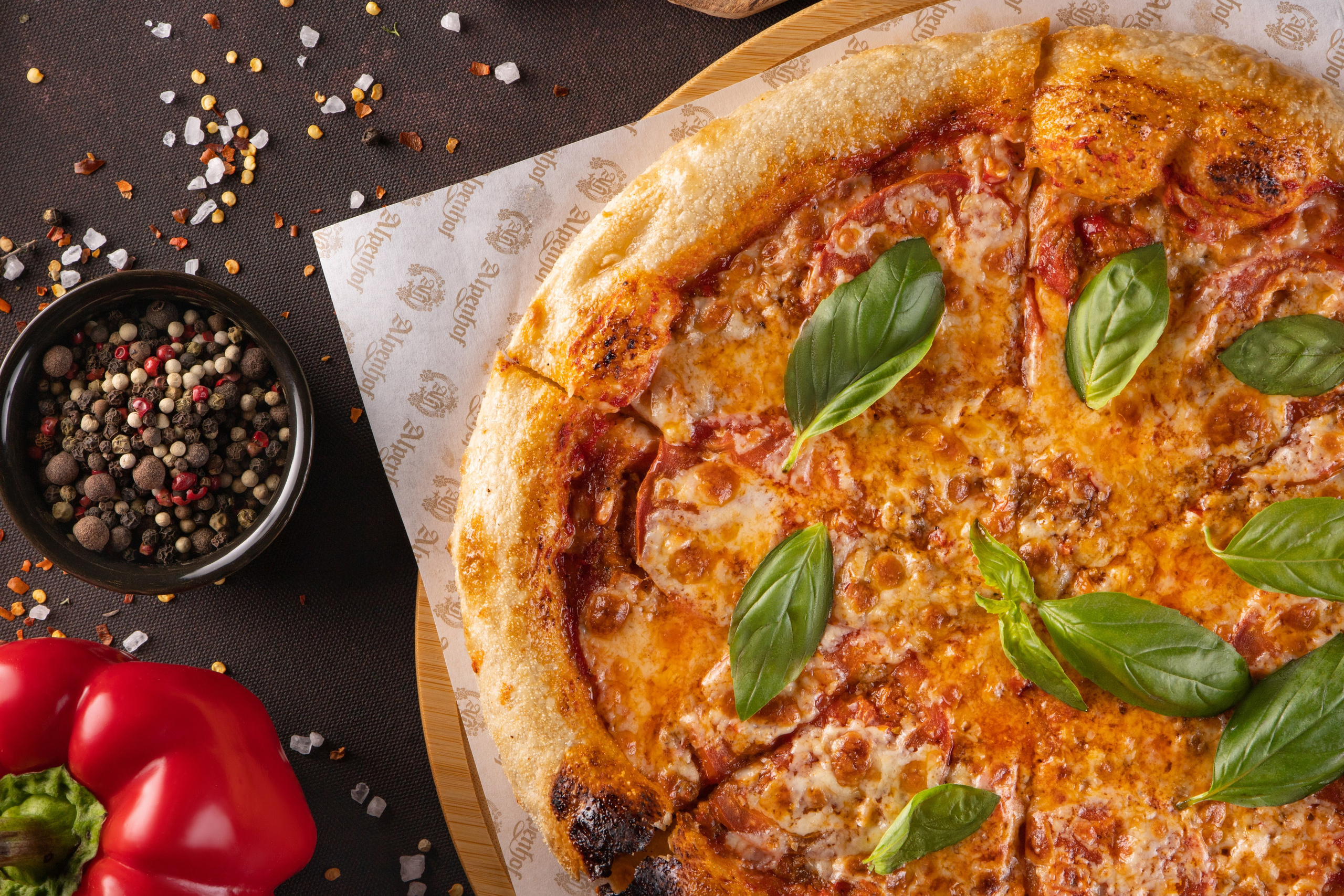 Фотографии пиццы в Астане. Рекламный фуд фотограф и видеограф в Астане Алина Лысенко