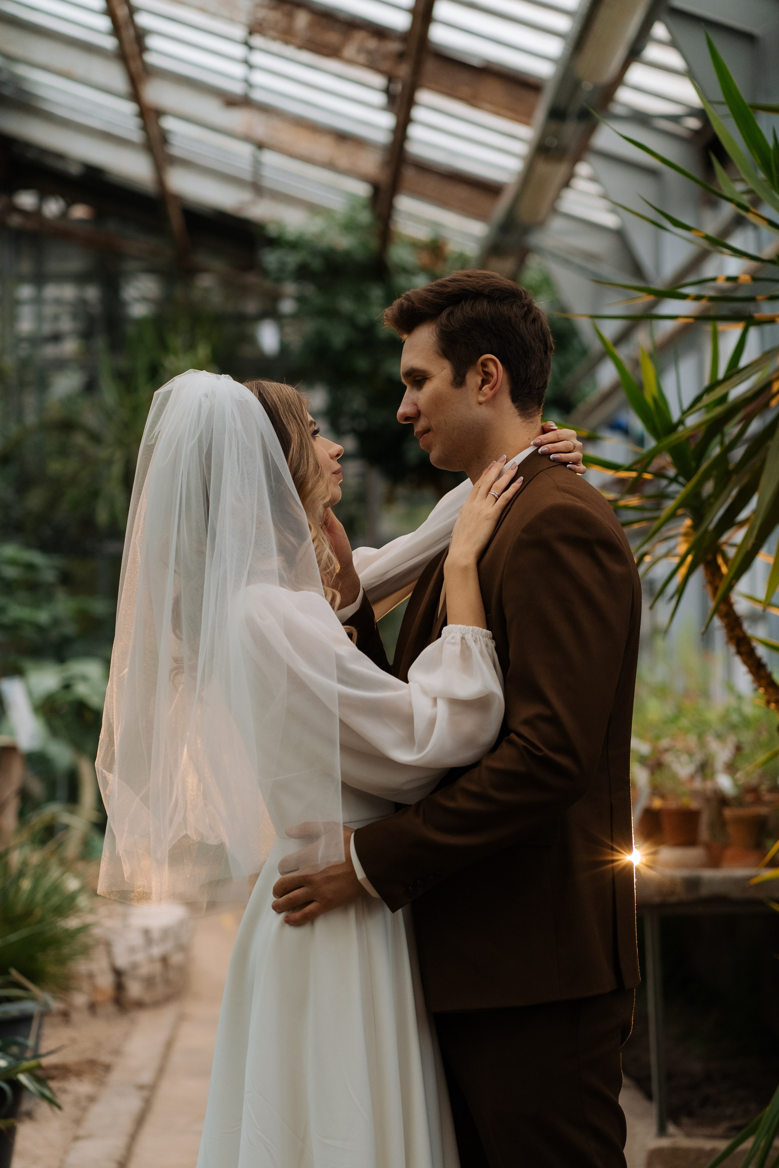 Свадебная фотосессия в оранжерее, Москва. Свадебный фотограф в Москве Анна Полушина