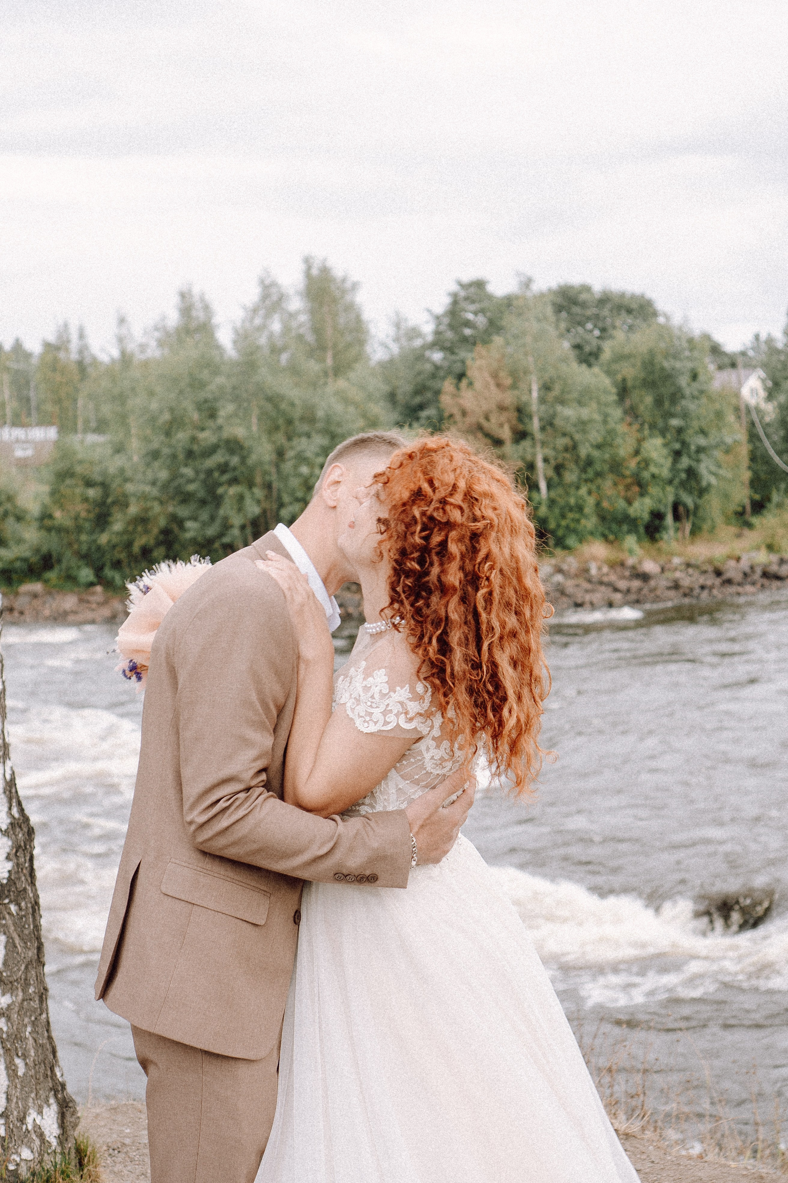 СВАДЕБНАЯ ФОТОСЕССИИЯ ПАРЫ В ГОРОДЕ ПРИОЗЕРСК В СОСНОВОМ ЛЕСУ И С ПИКАПОМ. Профессиональный фотограф, Санкт-Петербург — Виктория Богомолова