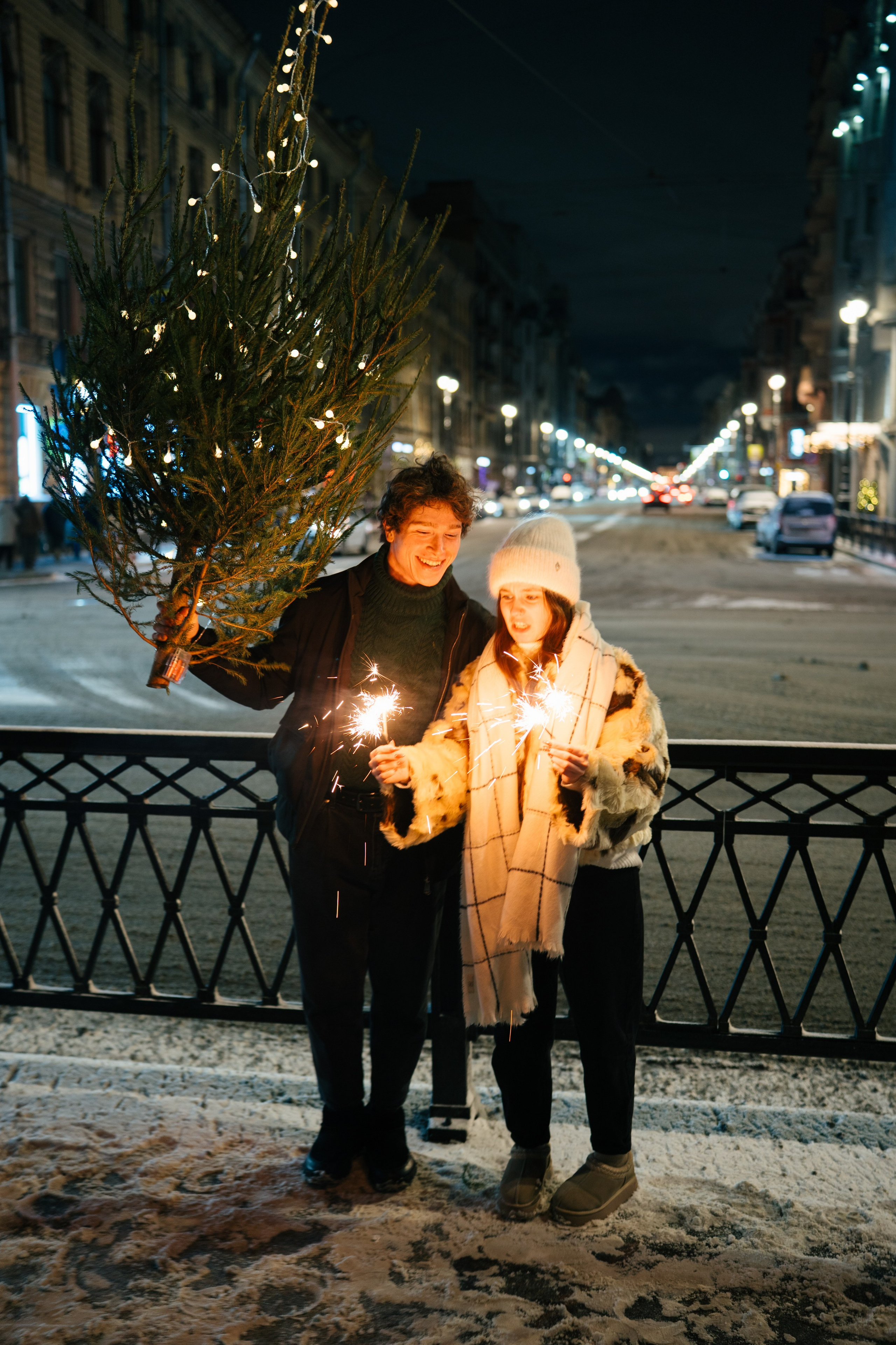 НОВОГОДНЯЯ ПРОГУЛКА ПАРЫ ПО ЧЕРНЫШЕВСКОЙ ПЕРЕД НОВЫМ ГОДОМ. Профессиональный фотограф, Санкт-Петербург — Виктория Богомолова