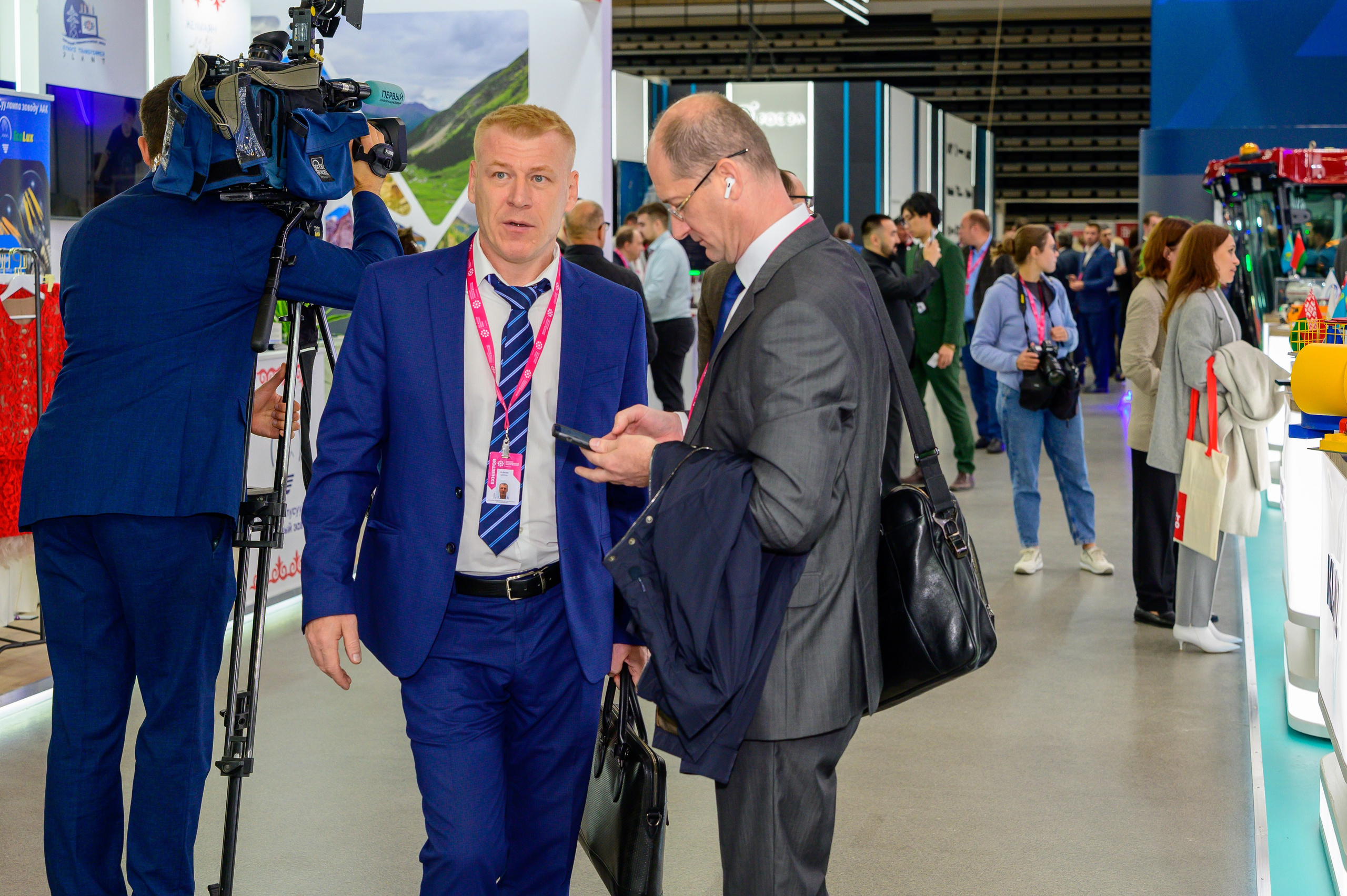 BigindustrialweekBelarus. Фотоуслуги, услуги фотографа, фотографирование важных событий