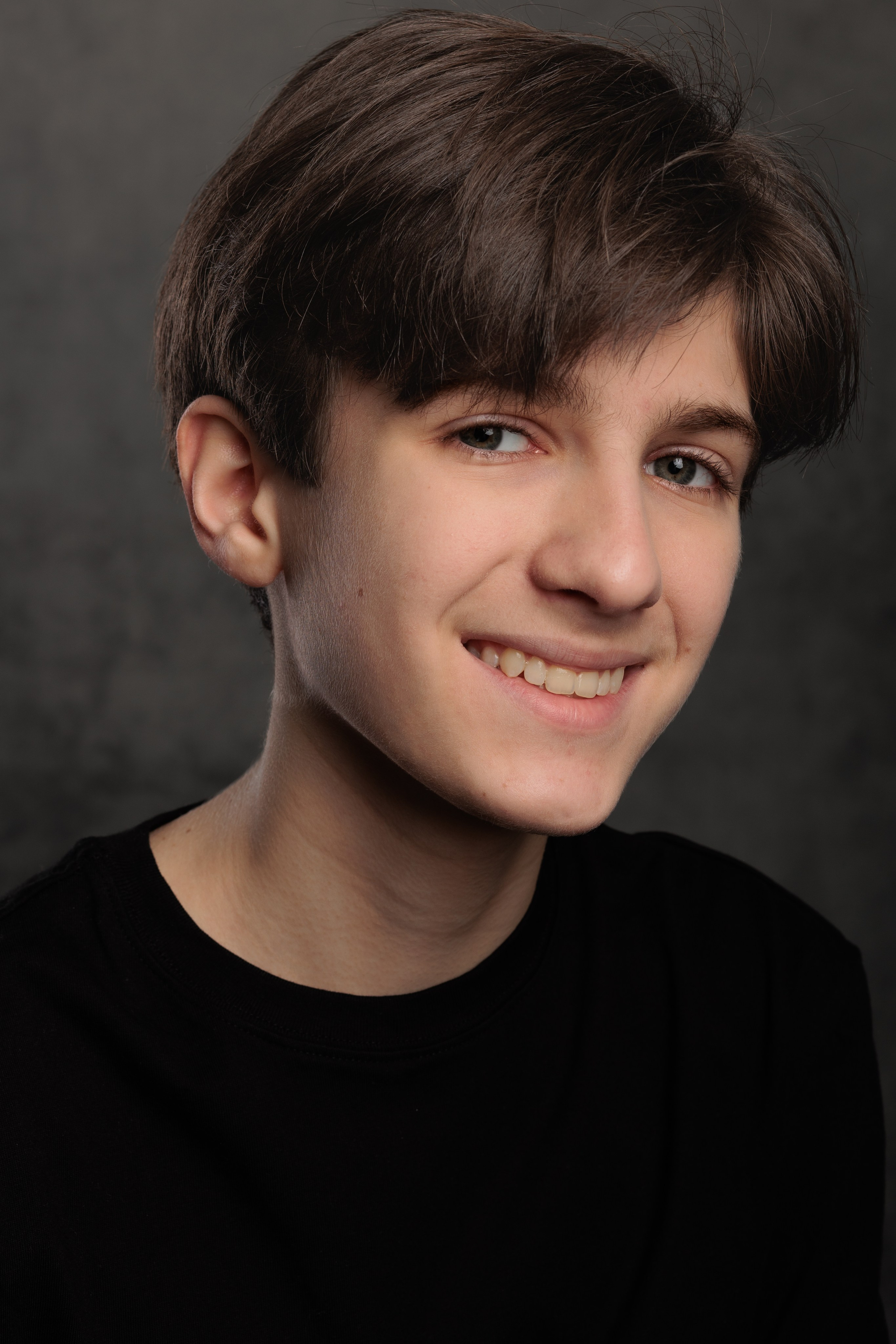 АРТЕМ. Я фотограф из Москвы к Вашим услугам