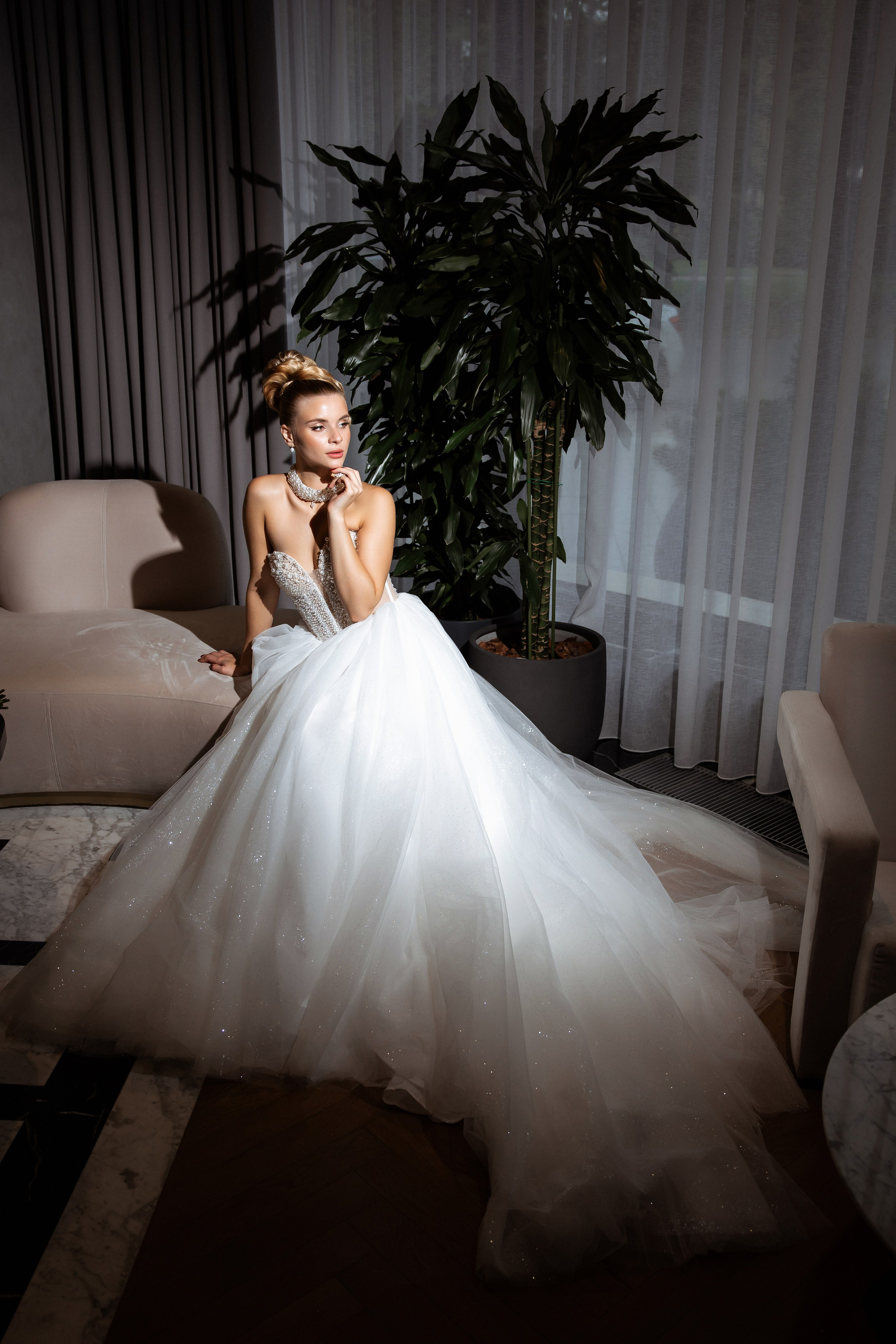 Локация отель Акрон платья салон Свадебный Мир модель Арина. Свадебный и семейный фотограф Татьяна Ласкина в Великом Новгороде