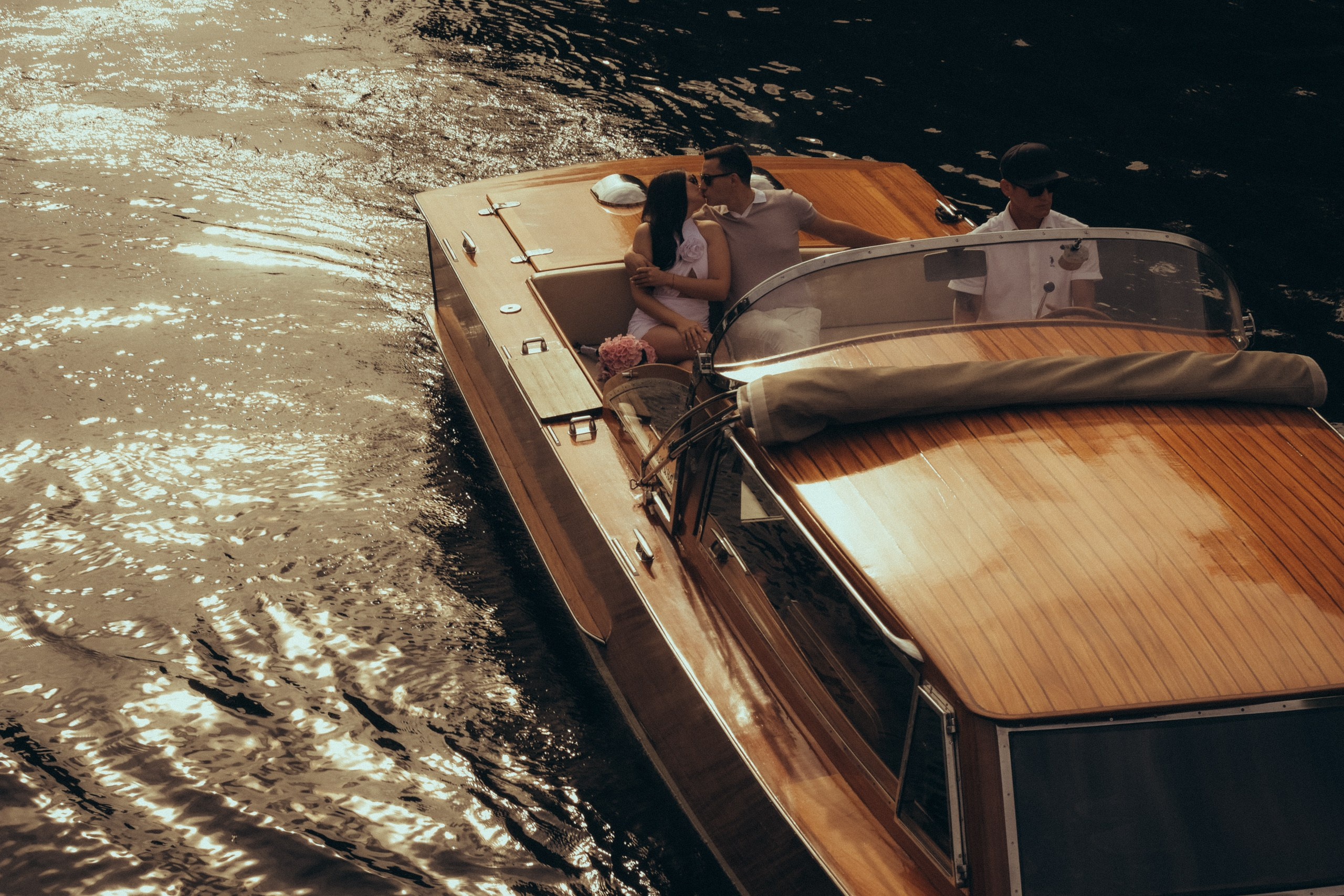 СВАДЕНБНАЯ СЬЕМКА НА КАТЕРЕ ПО КАНАЛАМ САНКТ-ПЕТЕРБУРГА И В АКВАТОРИИ НЕВЫ. Профессиональный фотограф, Санкт-Петербург — Виктория Богомолова