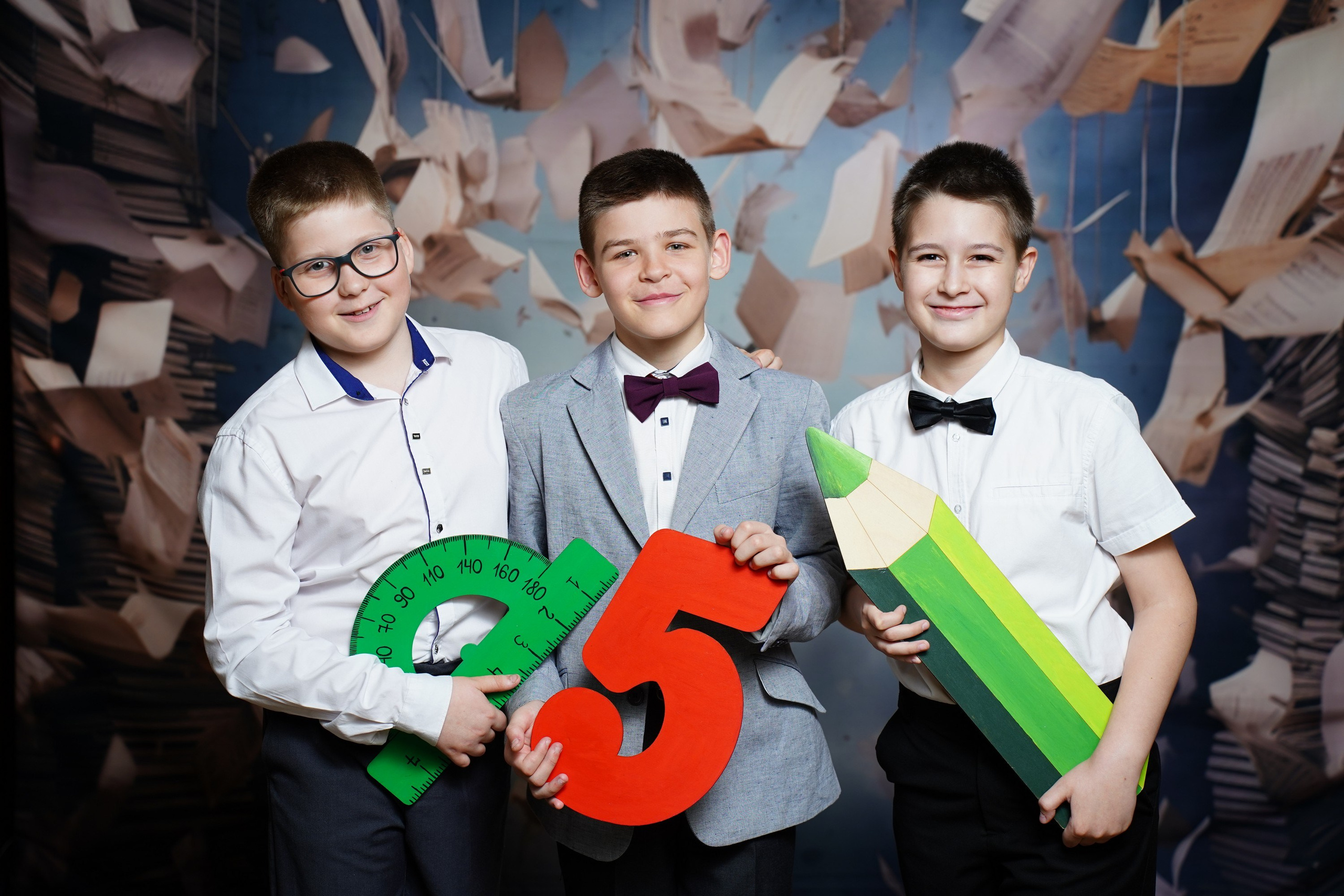 Фото с другом. MEMENTO.Выпускные альбомы, школьные, юбилейные и другие книги. Ростов-на-Дону