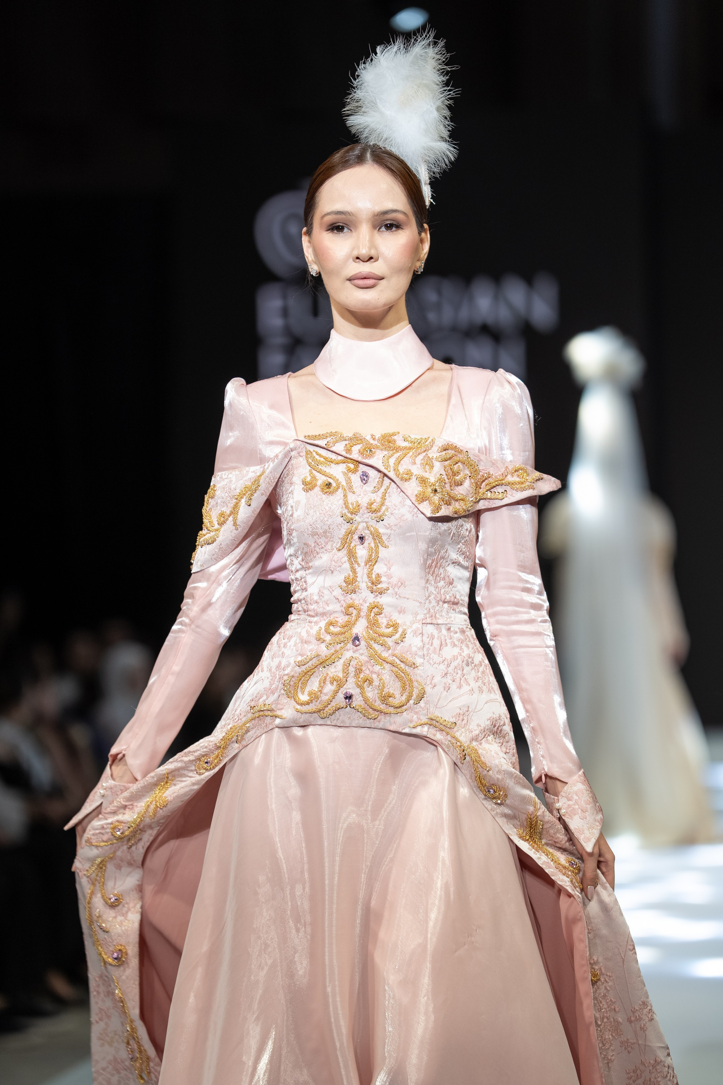 EURASIAN FASHION WEEK Innes. Сайт Алматинского НЮ АРТ, будуар и фэшн фотографа Дениса Карпенко