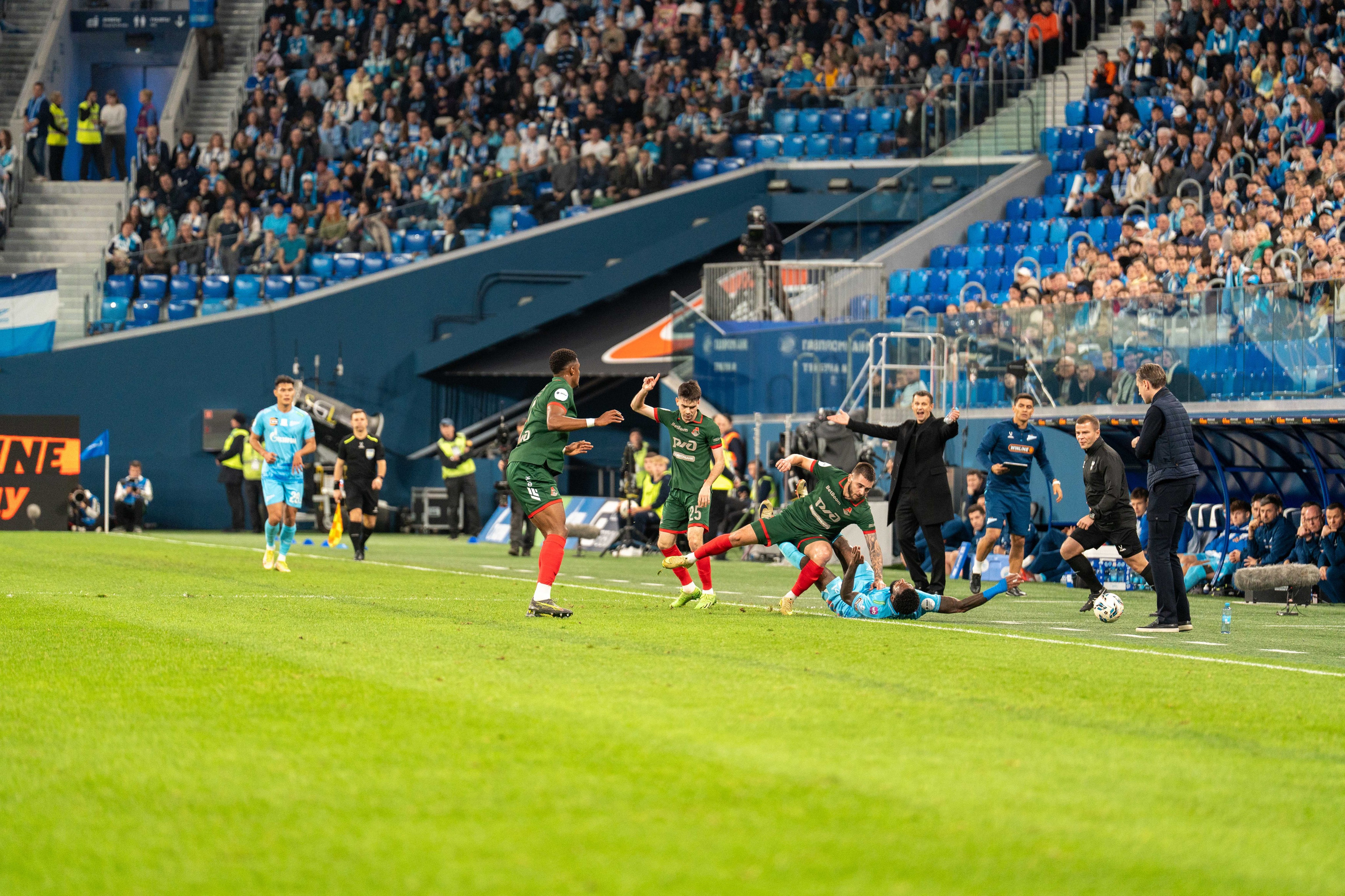 Зенит — Локомотив: фотогалерея 14-го тура РПЛ на Газпром Арене | Антон Гауф. Спортивный фотограф в Санкт-Петербурге | Антон Гауф