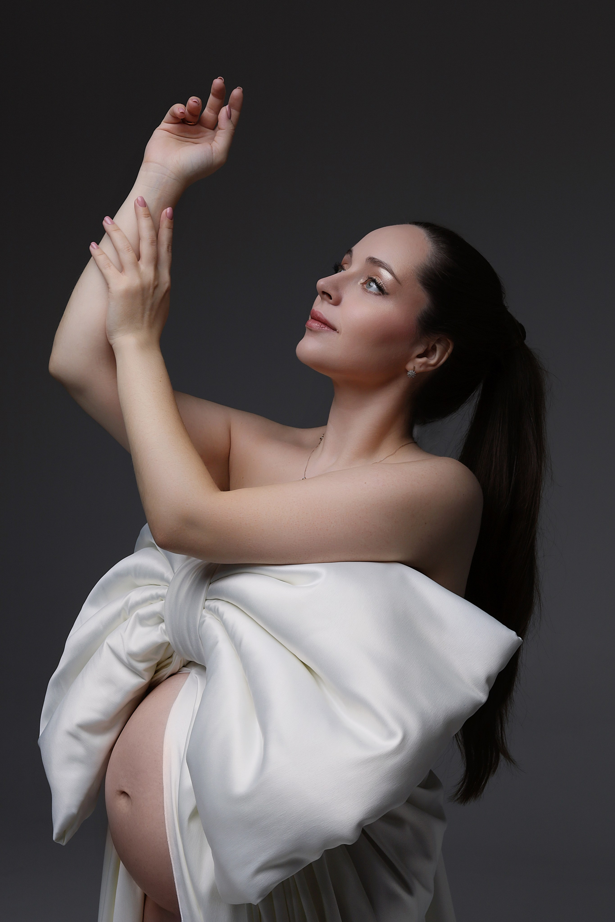 Профессиональная фотосессия беременности в студии и на природе. Фотограф Мария Дрогунова