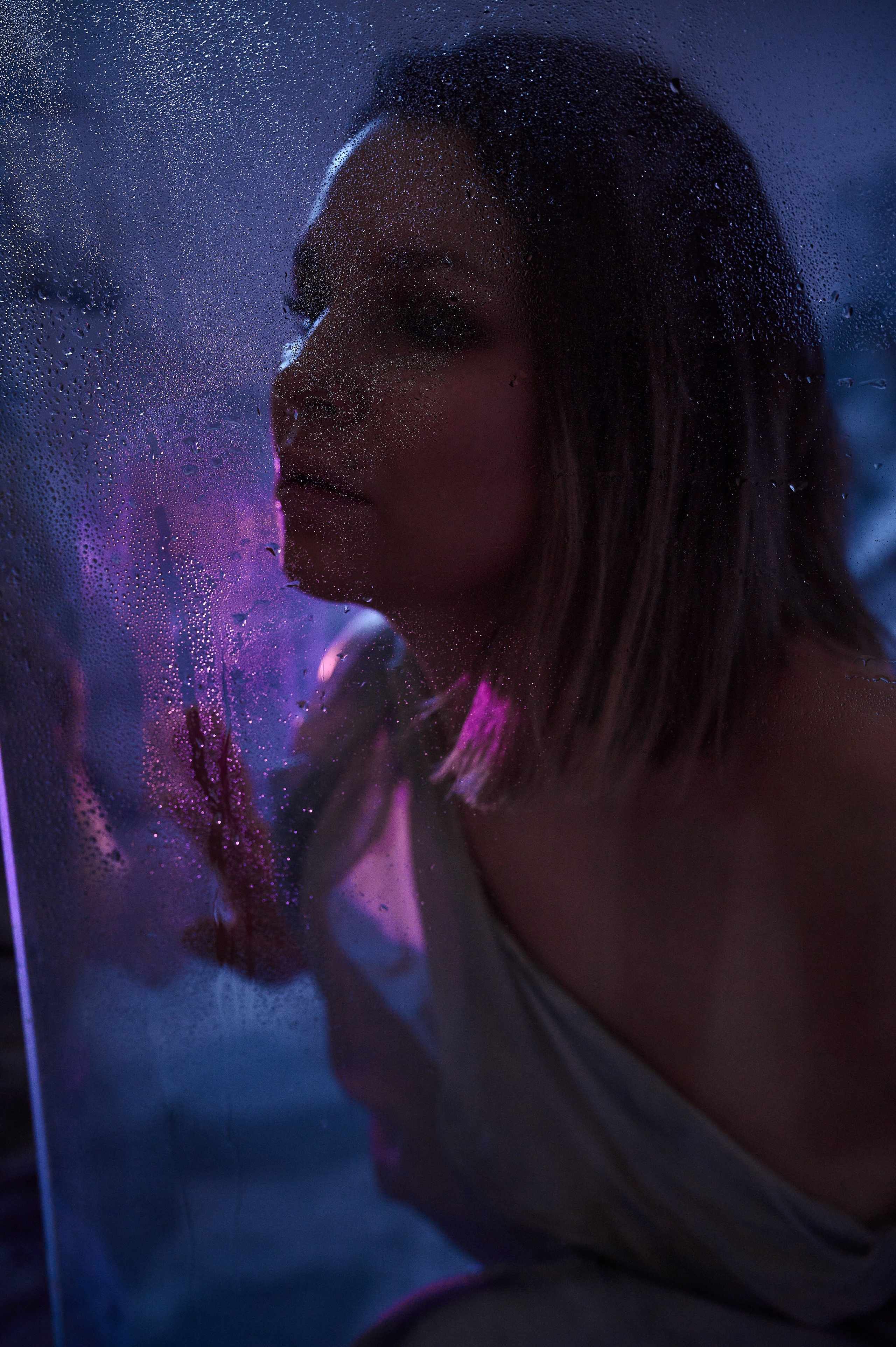 Фотосессия Ксении в декорациях «Лед» со стеклянным кубом