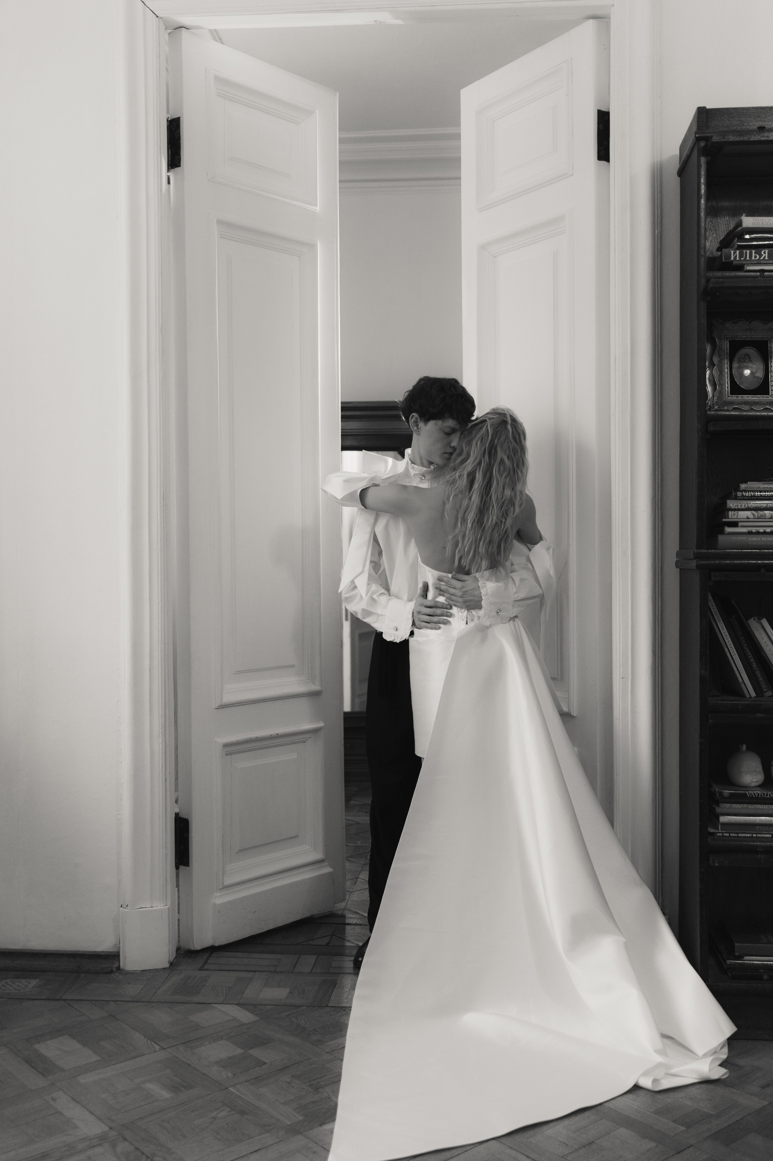 Свадебная съемка в исторической квартире на Чистых прудах. Ярослава Ерина — свадебный фотограф в Москве