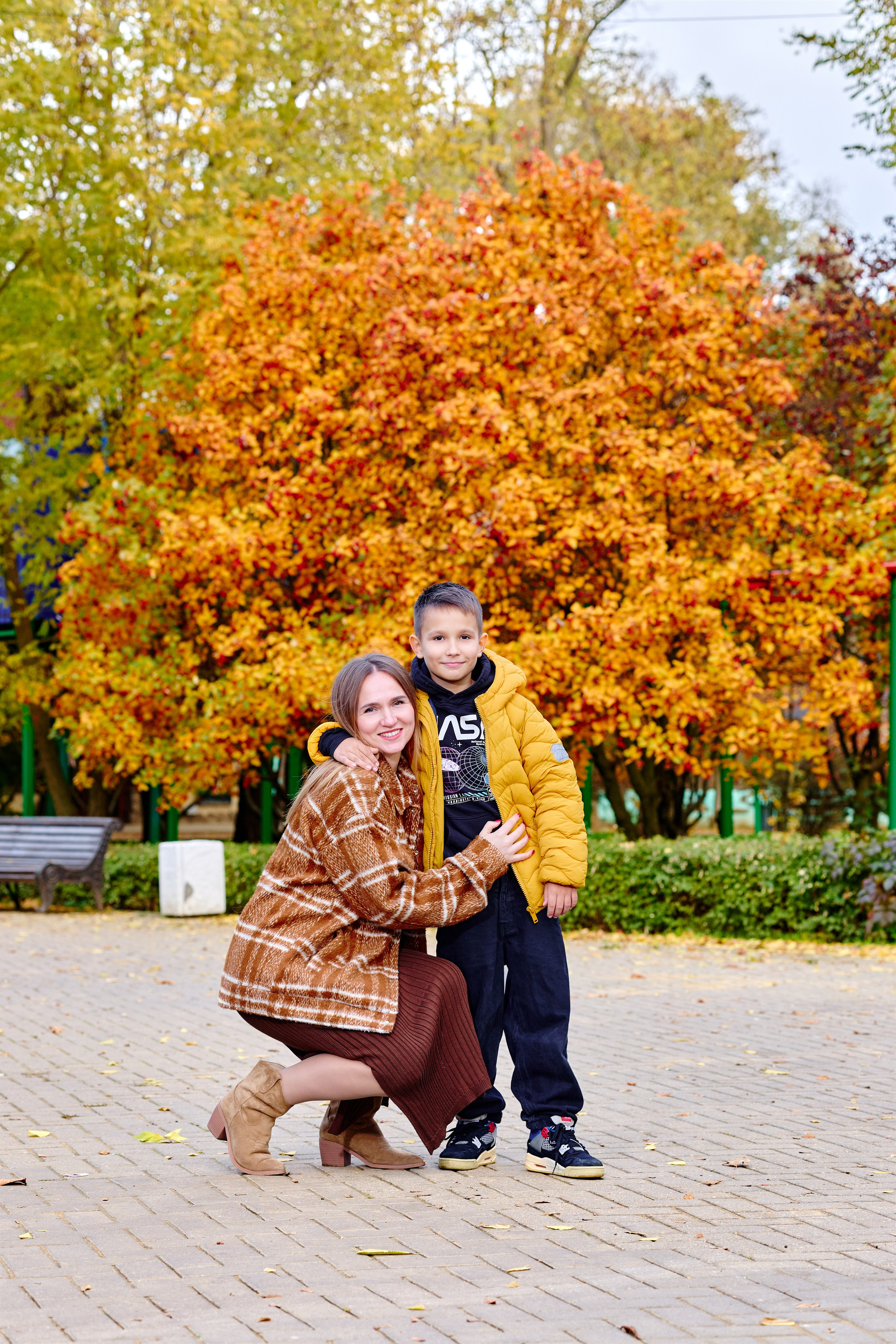Прогулка в парке классом. Фотограф Выпускные альбомы Таганрог Сергей Коробченко