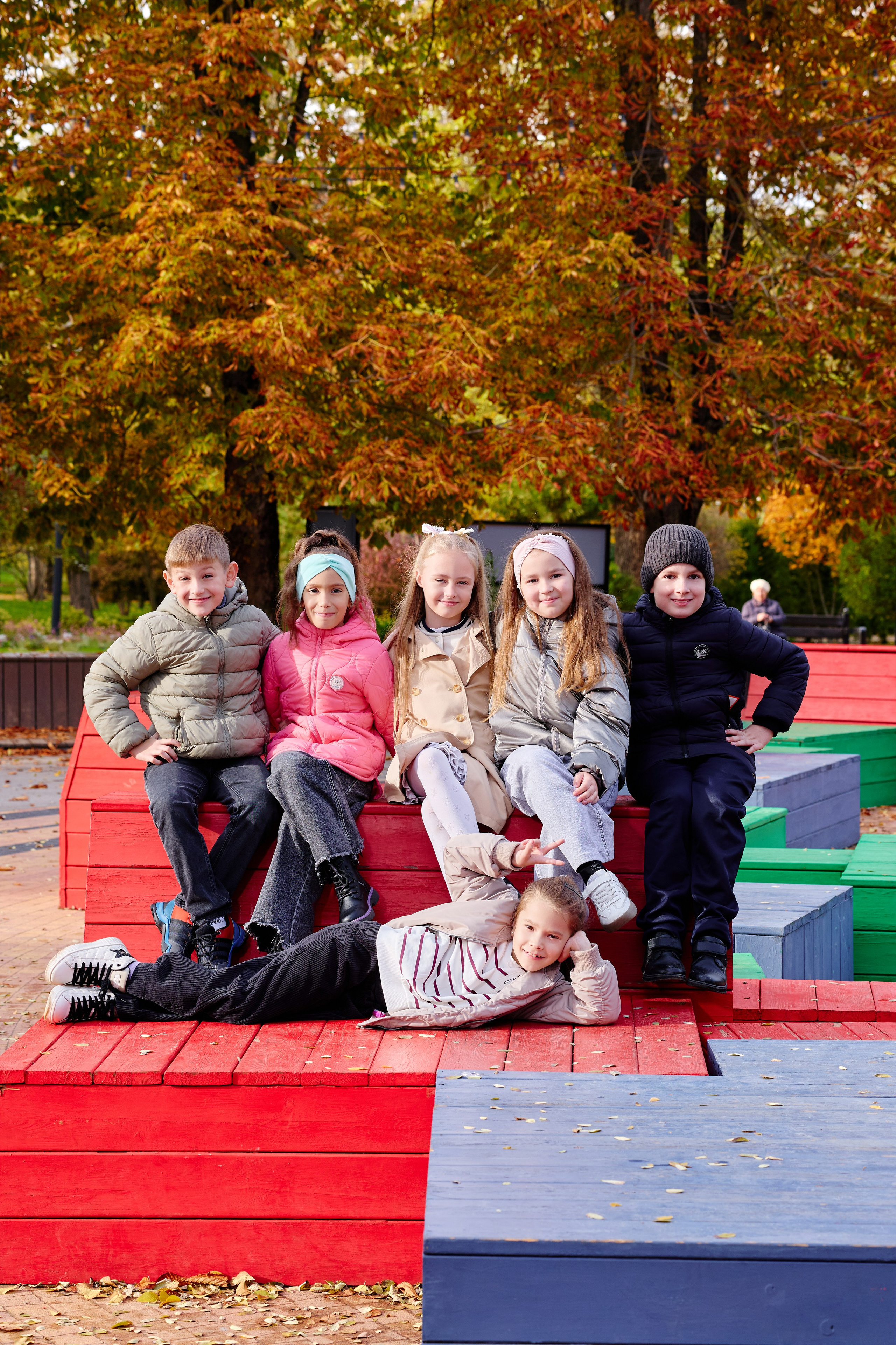 Прогулка в парке классом. Фотограф Выпускные альбомы Таганрог Сергей Коробченко