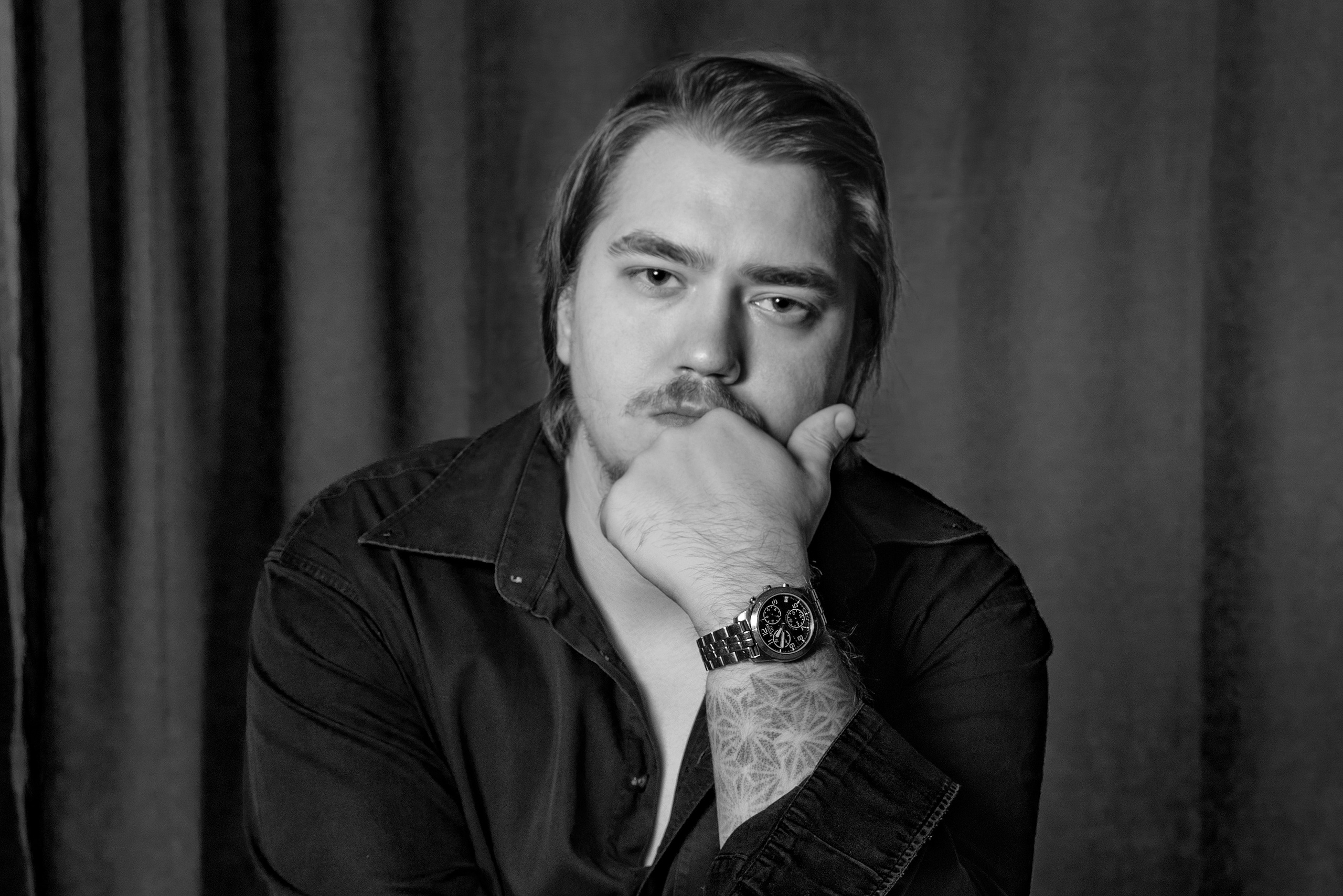 Фотосессия мужского портрета в студии Мужской портрет. Портретный фотограф Александр Журов в Кинеле, Самаре и Самарской области