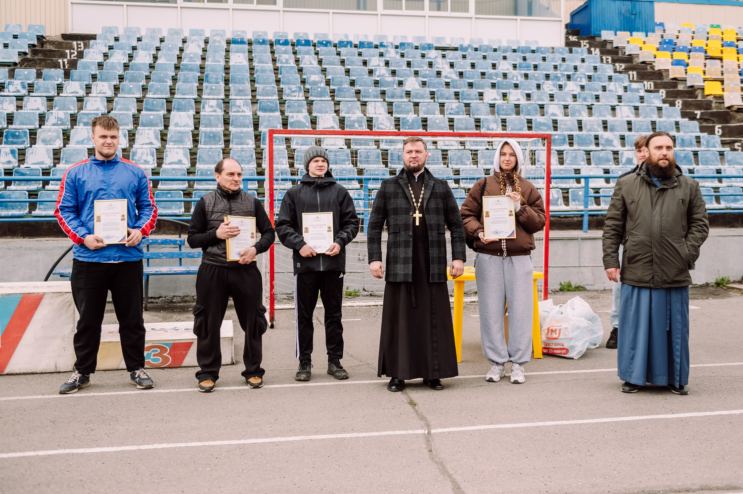 Пасхальный забег «Вера и Спорт» на стадионе Шахтёр. Детский фотограф, семейный фотограф и репортажи в Кемерово