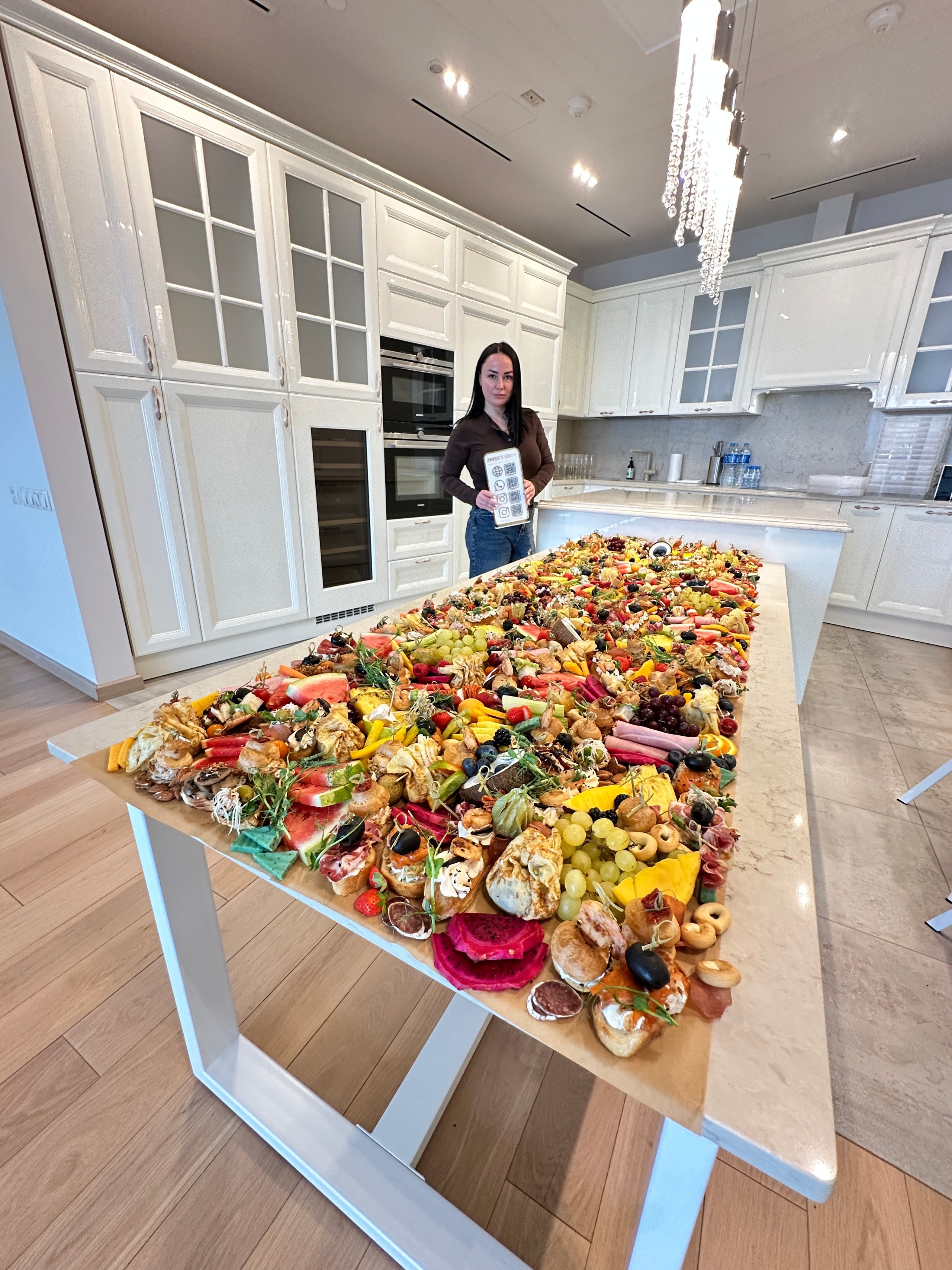 Столы. Выездной кейтеринг, съедобные букеты, торты и сладости на заказ