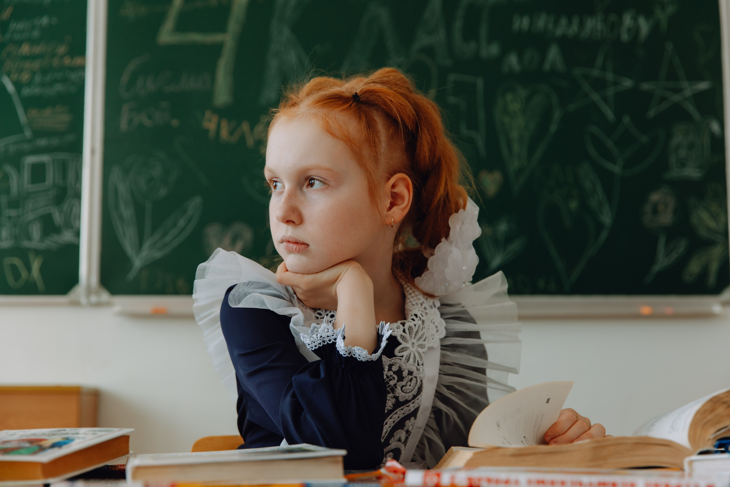 Школьные альбомы в Чернянке. Фотограф Максим Никонов