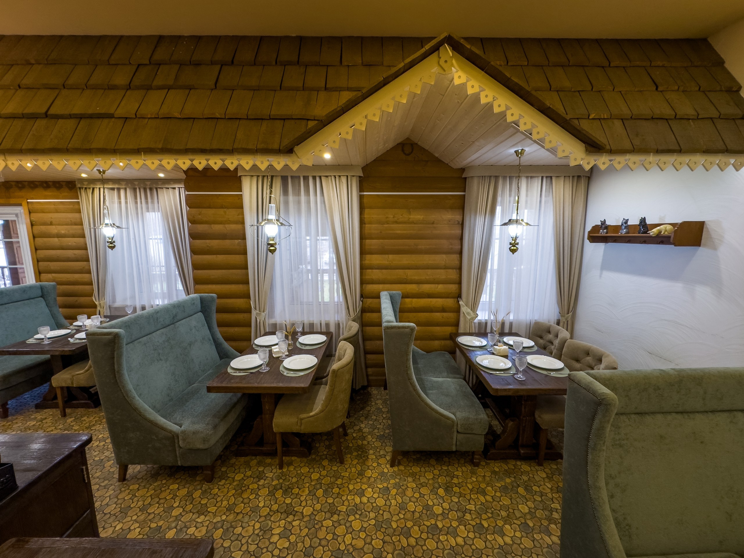 Большой банкетный зал ресторана «Дача». Фотограф в Оренбурге. Профессиональный фотограф