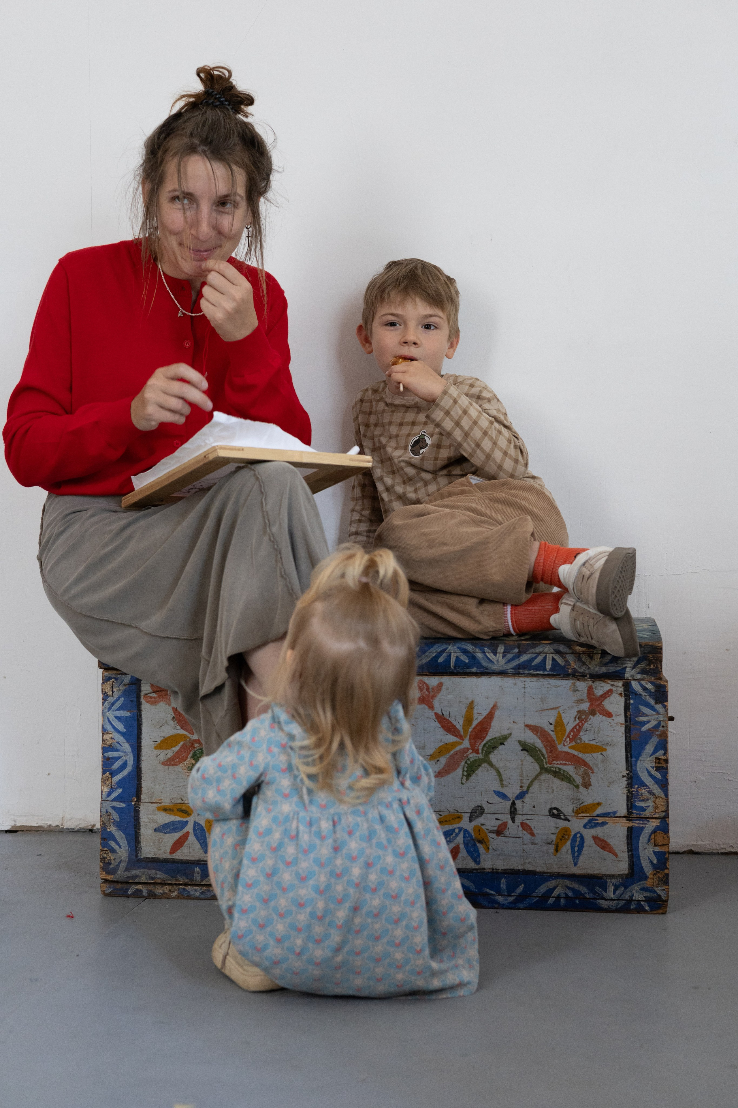 Вера и дети в мастерской. Портрет художника. Марина Лавинская Фотограф из Москвы