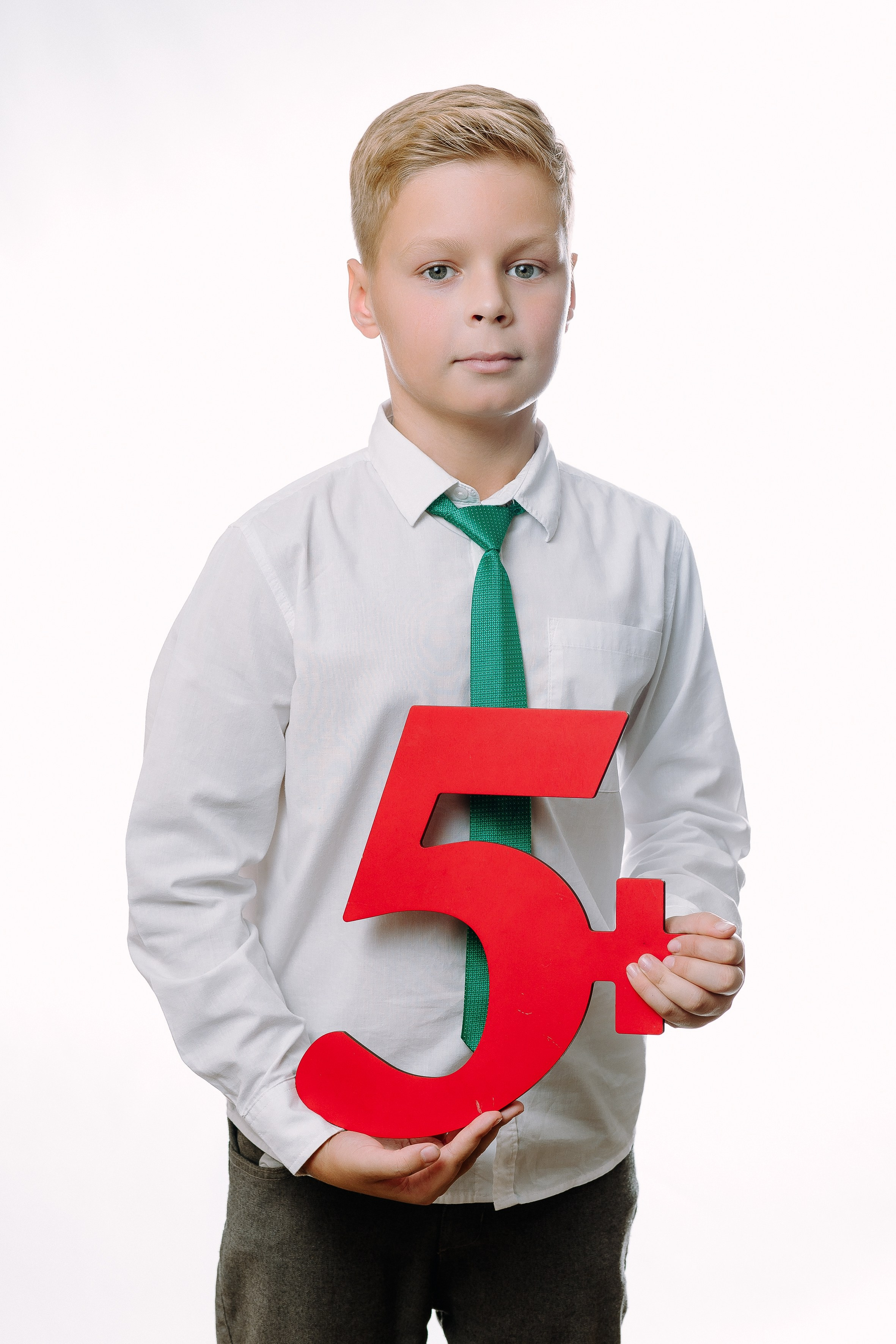 Портрет на светлом фоне- начальная школа. Выпускные альбомы Натальи Бутко: Новороссийск, Анапа, Геленджик