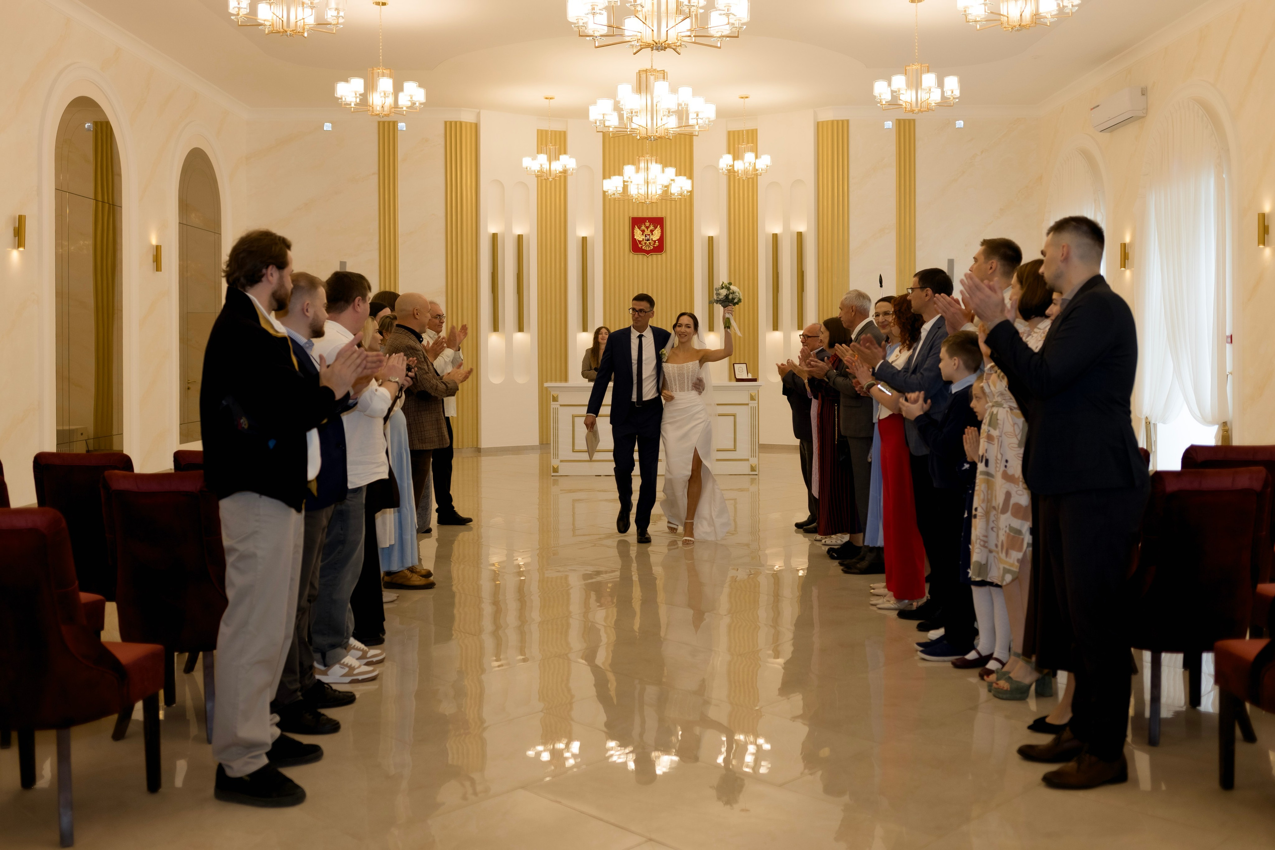Торжественная регистрация в ЗАГСе. Свадебный фотограф Александра Попова