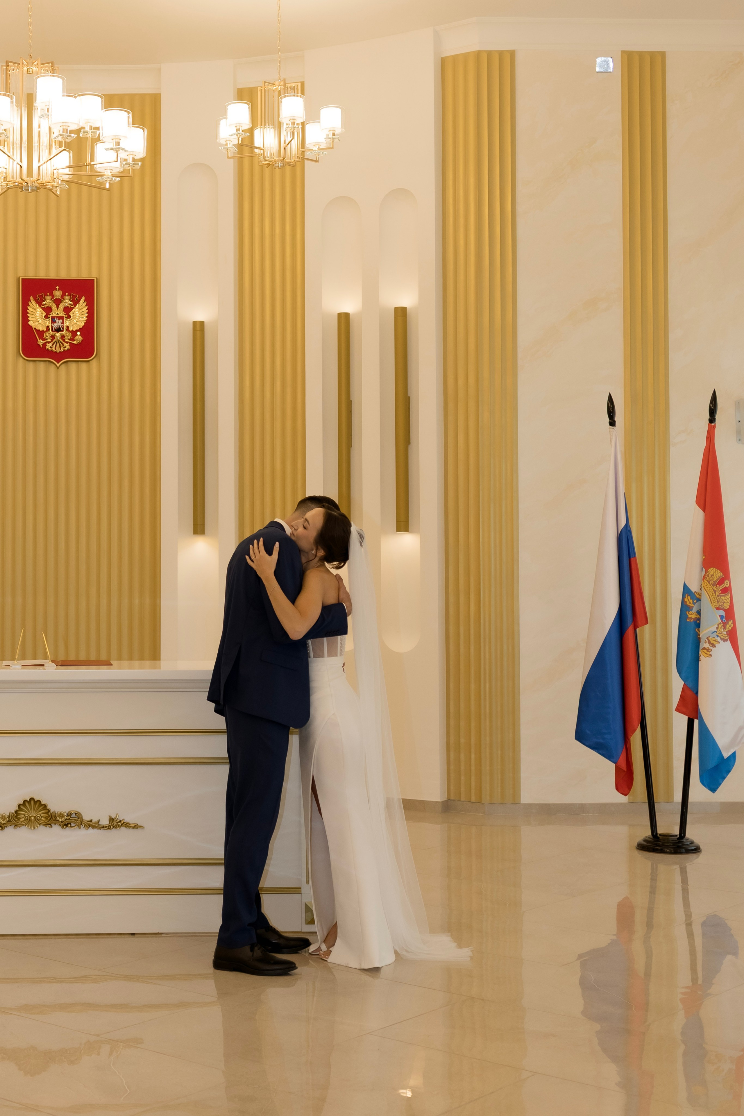 Торжественная регистрация в ЗАГСе. Свадебный фотограф Александра Попова